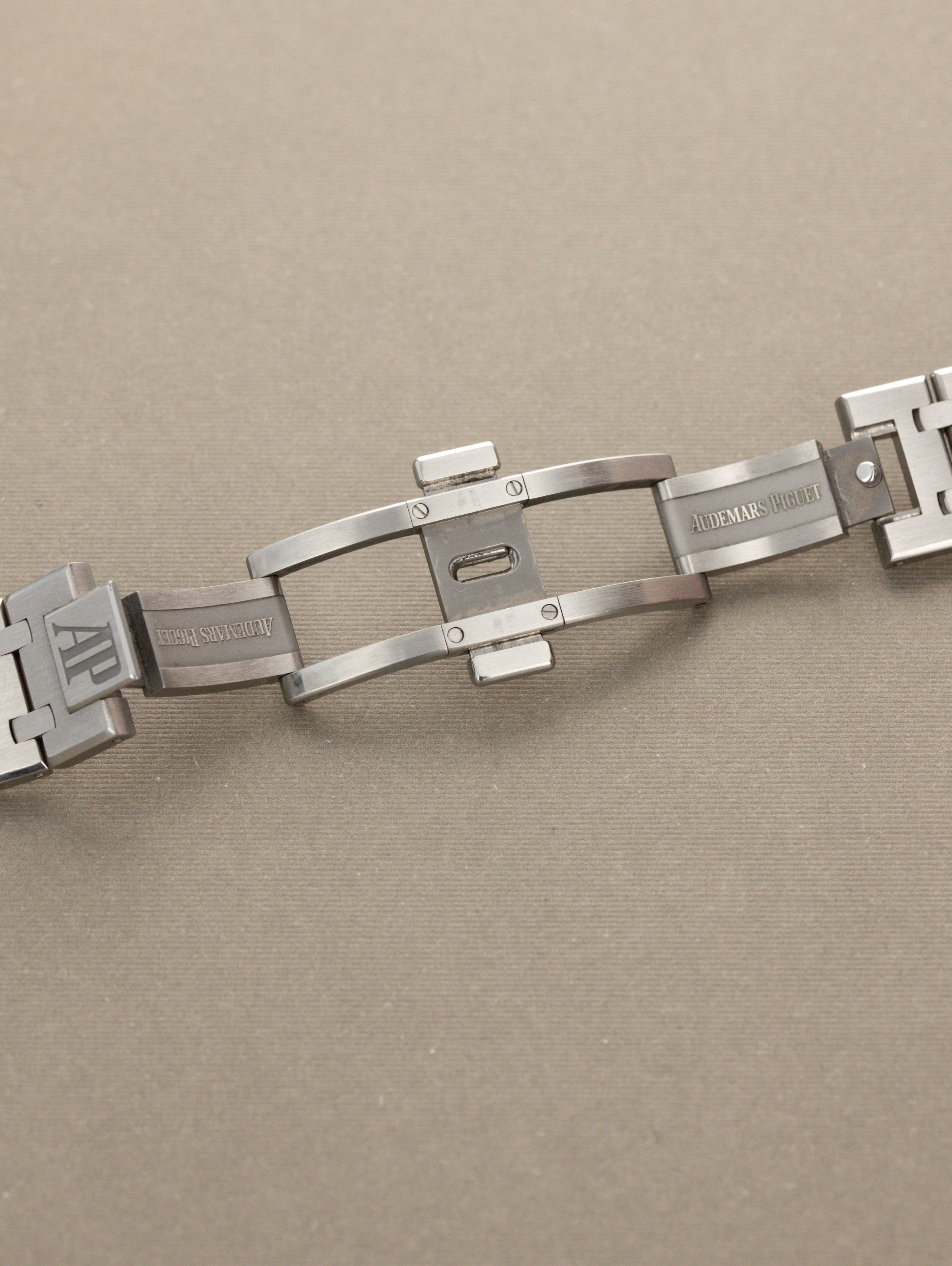 Audemars Piguet Royal Oak Ref. 15450ST - 'Midsize' Full Set