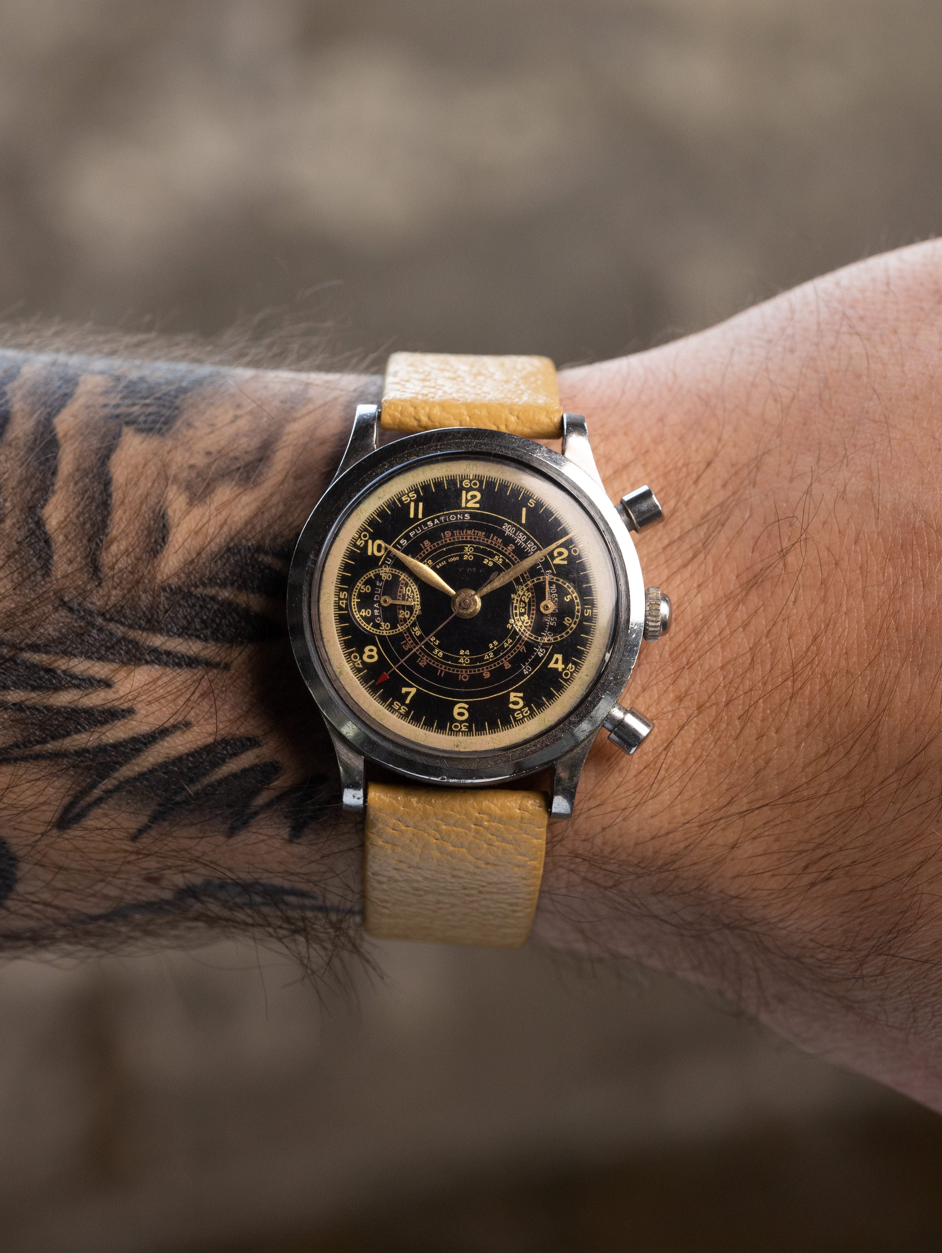 Cyma Clamshell-Case Chronograph - 'Oversized Gilt'