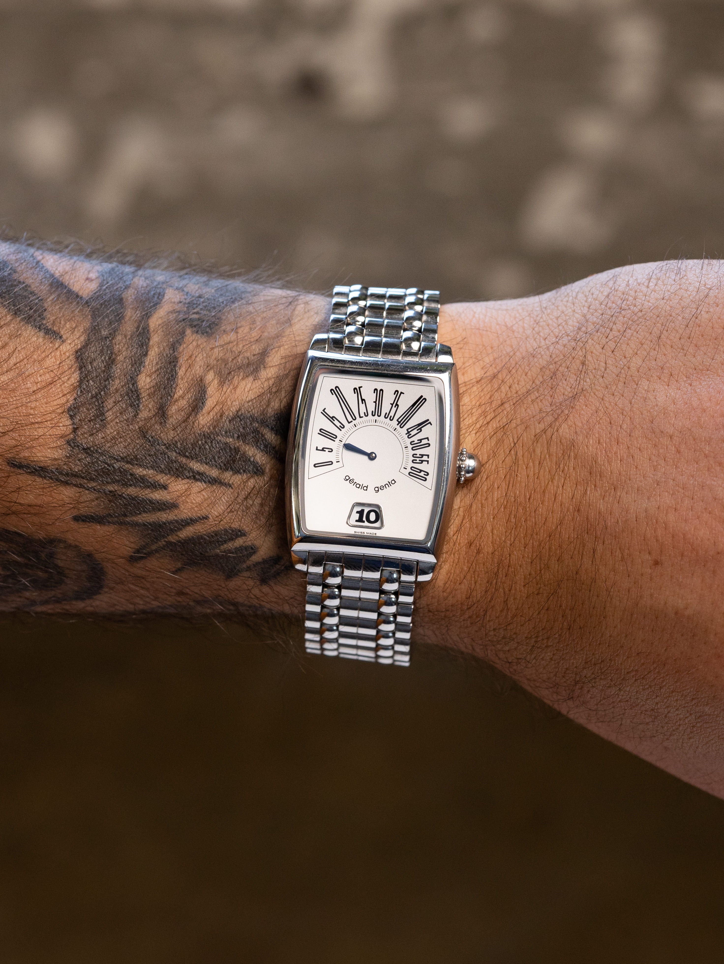 Gérald Genta Retro Solo Ref. RSO.M.10 - 'Jump Hour' W/ Box & Papers