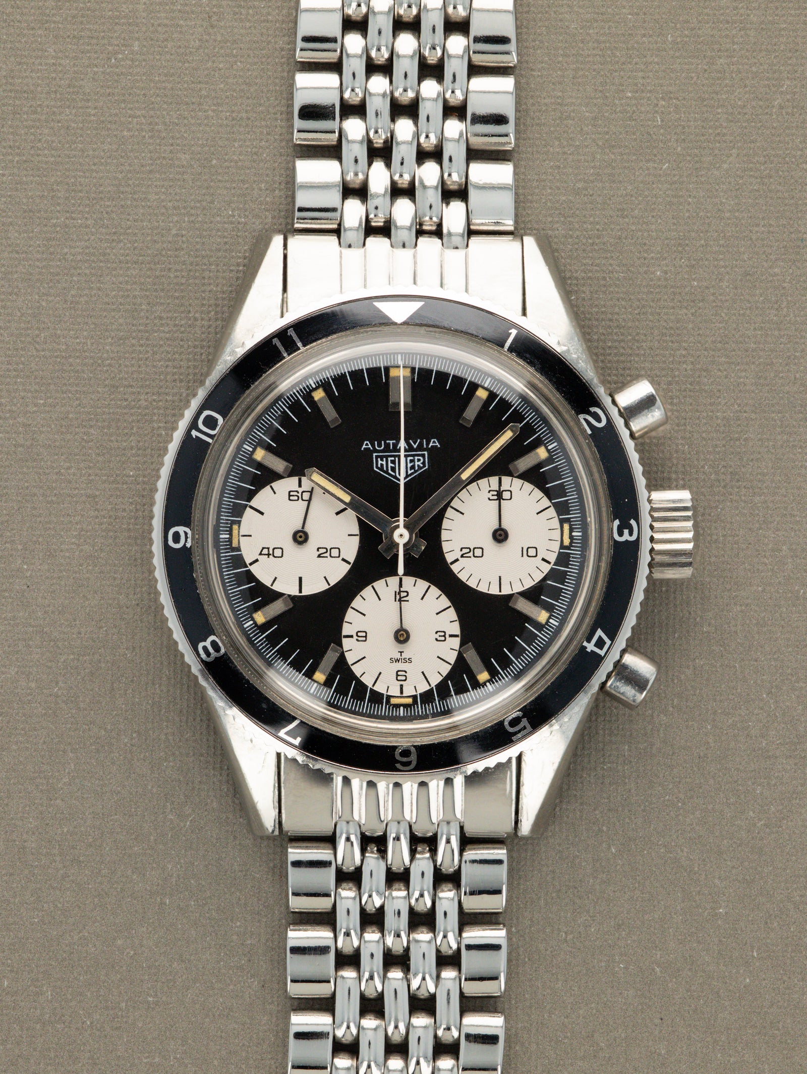 Heuer Autavia Ref. 2446 'Rindt' - Matte Black 'Reverse-Panda' Dial
