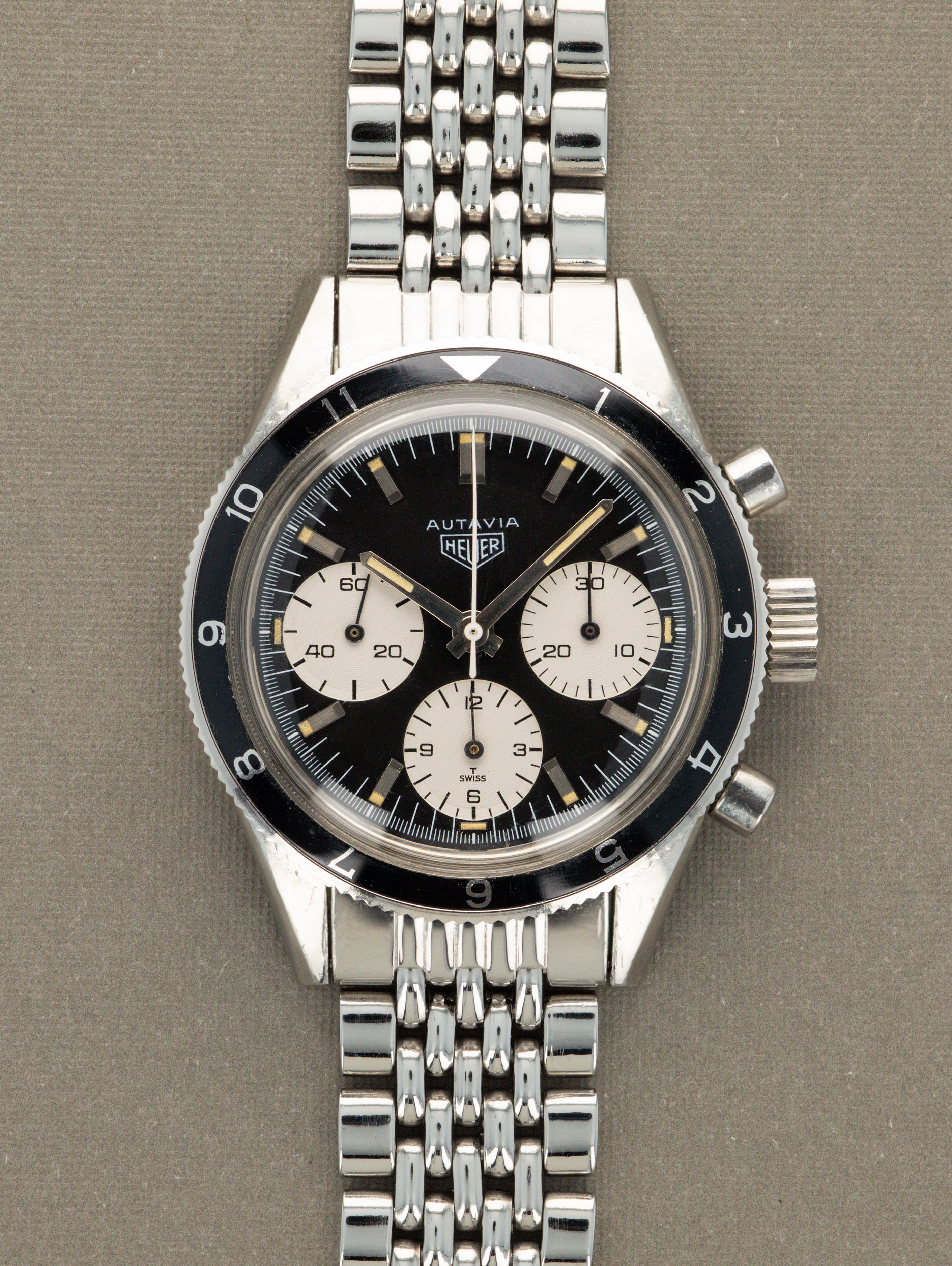 Heuer Autavia Ref. 2446 'Rindt' - Matte Black 'Reverse-Panda' Dial