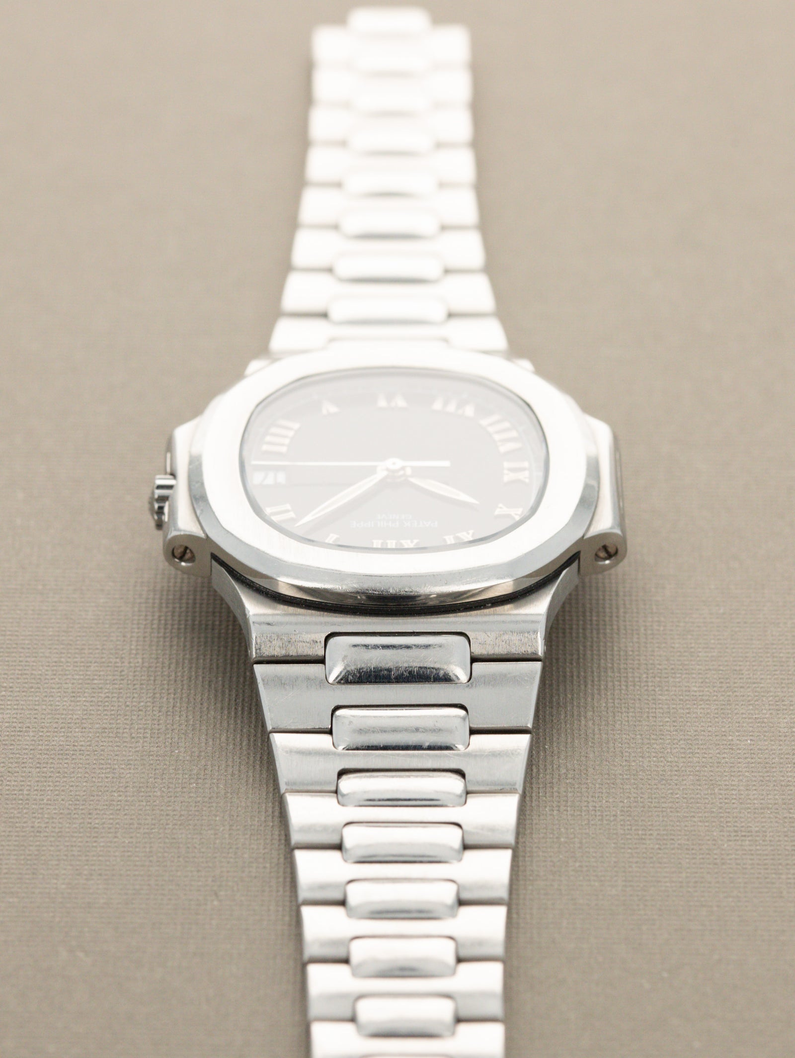 Patek Philippe Nautilus 'Midsize' Ref. 3800/1A - Gloss Black 'Roman' Dial w/ Extract