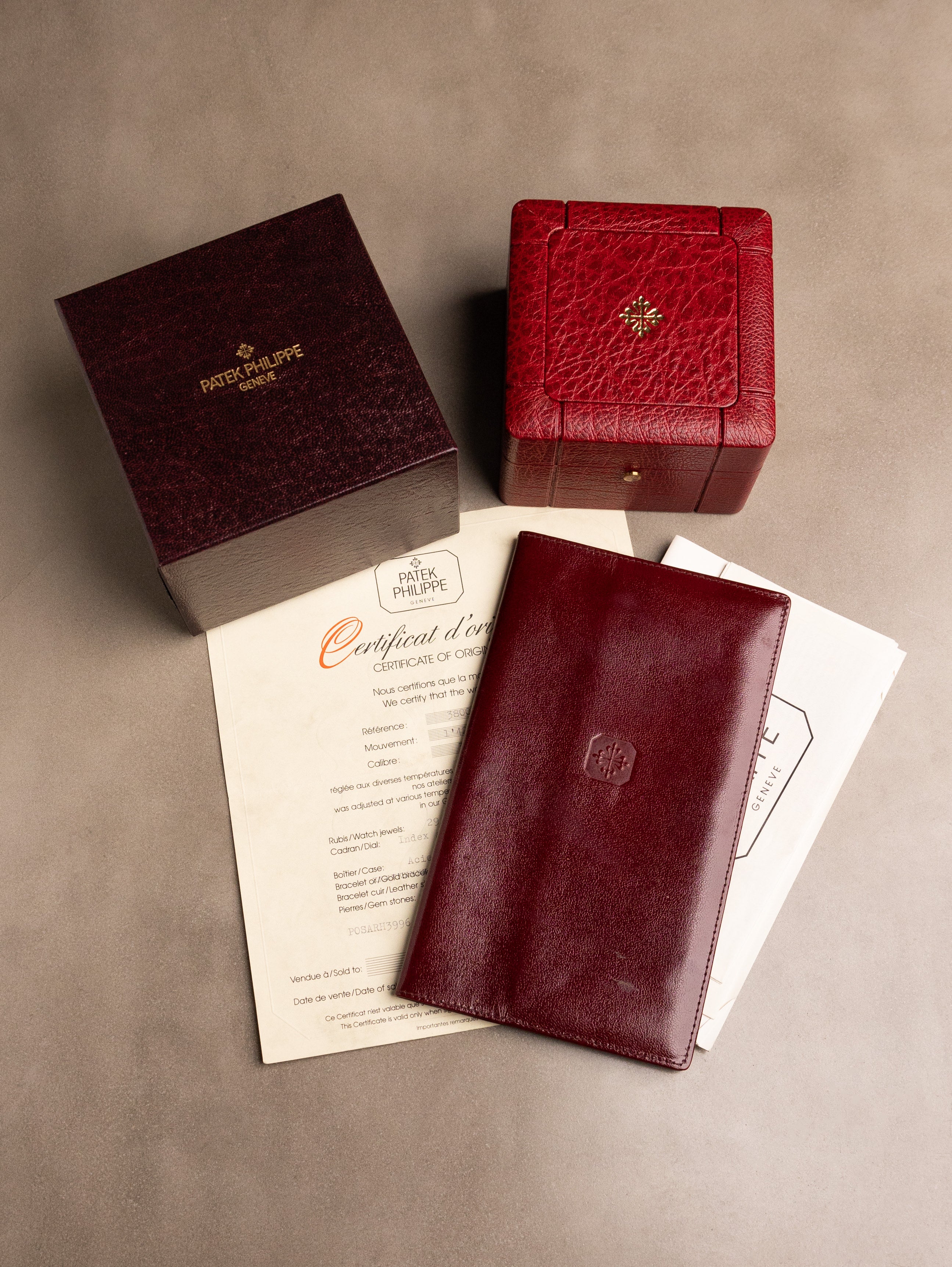 Patek Philippe Nautilus 'Midsize' Ref. 3800 - w/ Box, Certificate of Origin & Service Papers