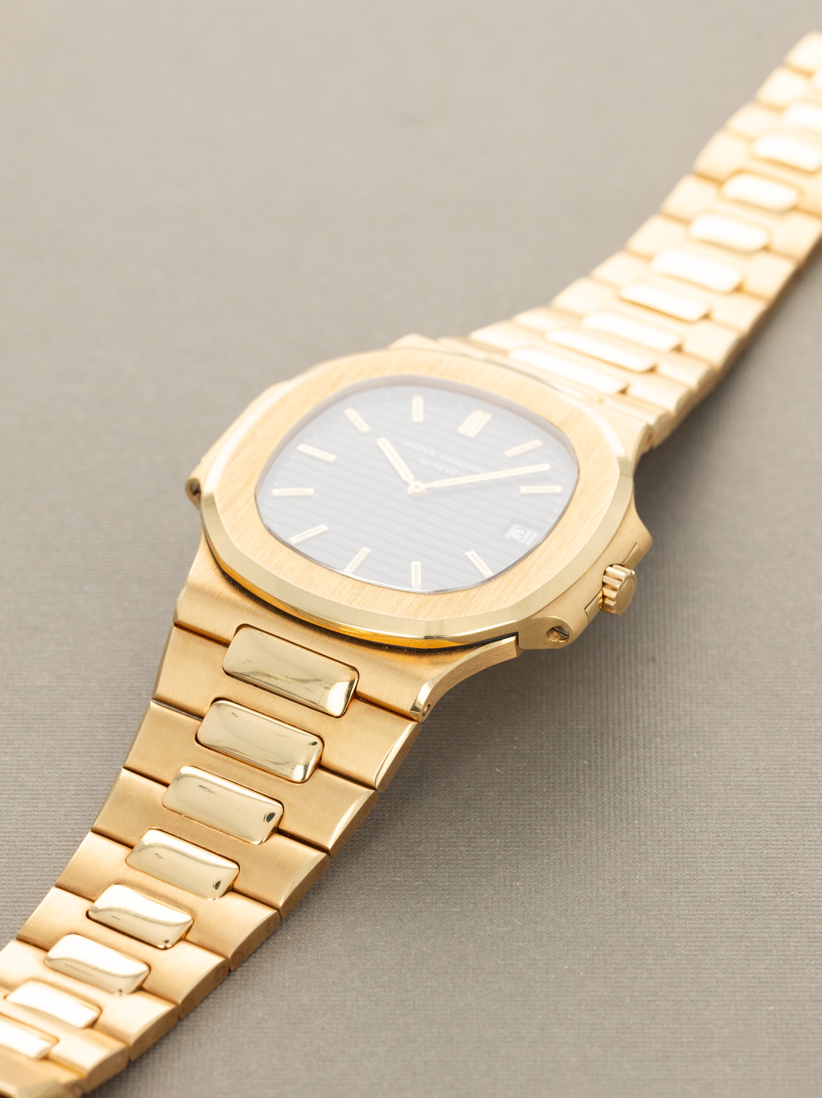 Patek Philippe Nautilus 'Jumbo' Ref. 3700 - w/ Box 'LNOS'