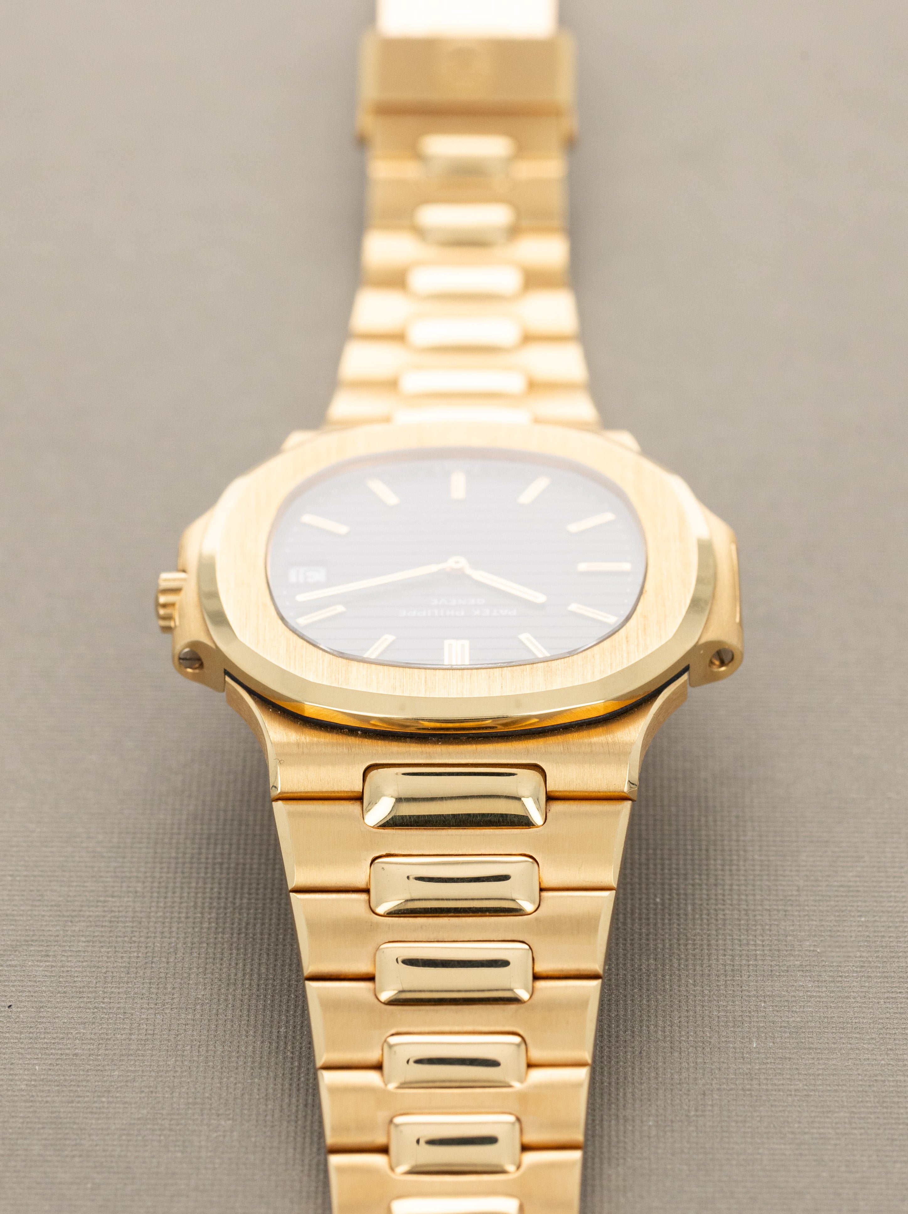 Patek Philippe Nautilus 'Jumbo' Ref. 3700 - w/ Box 'LNOS'