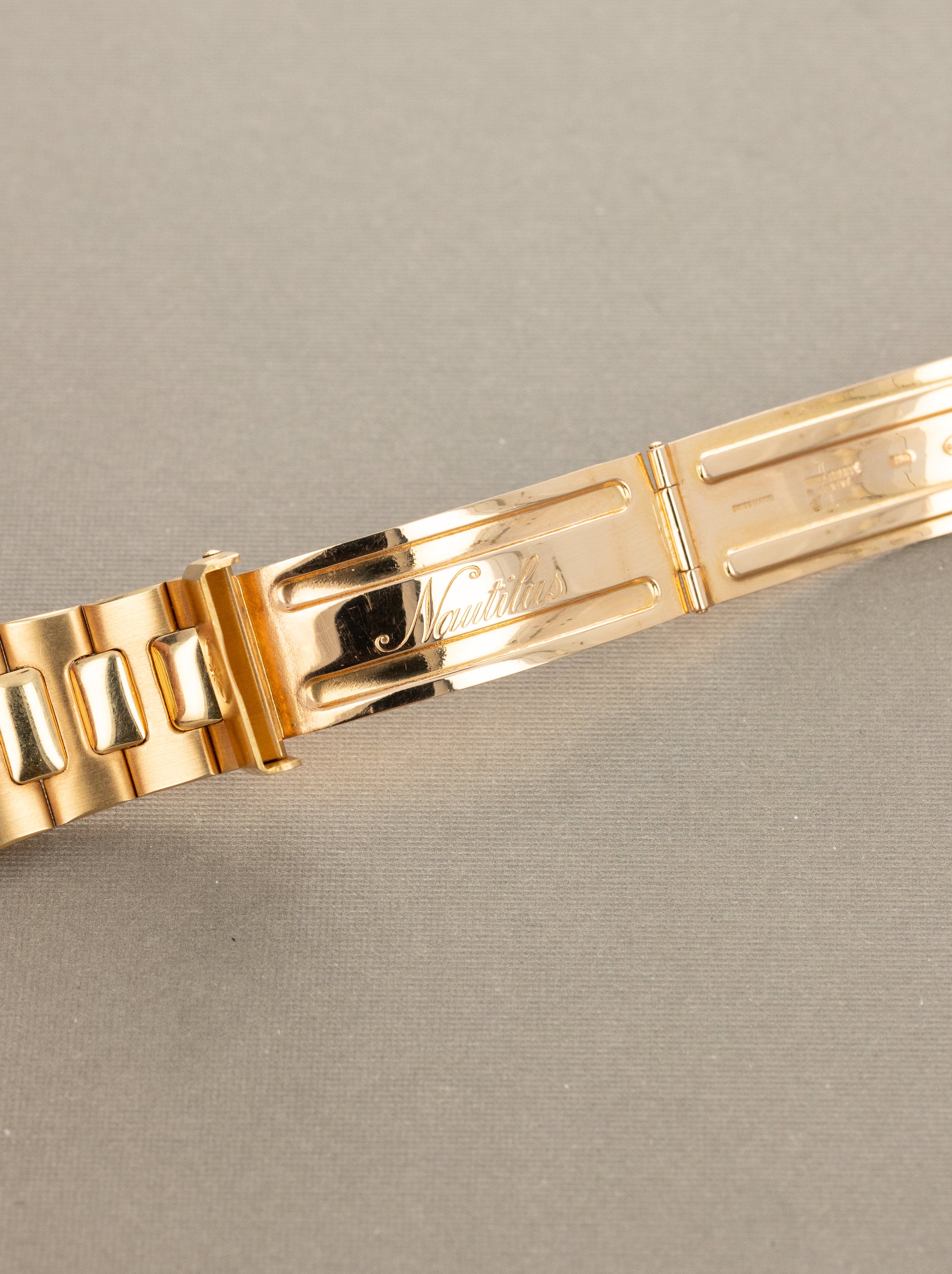 Patek Philippe Nautilus 'Jumbo' Ref. 3700 - w/ Box 'LNOS'