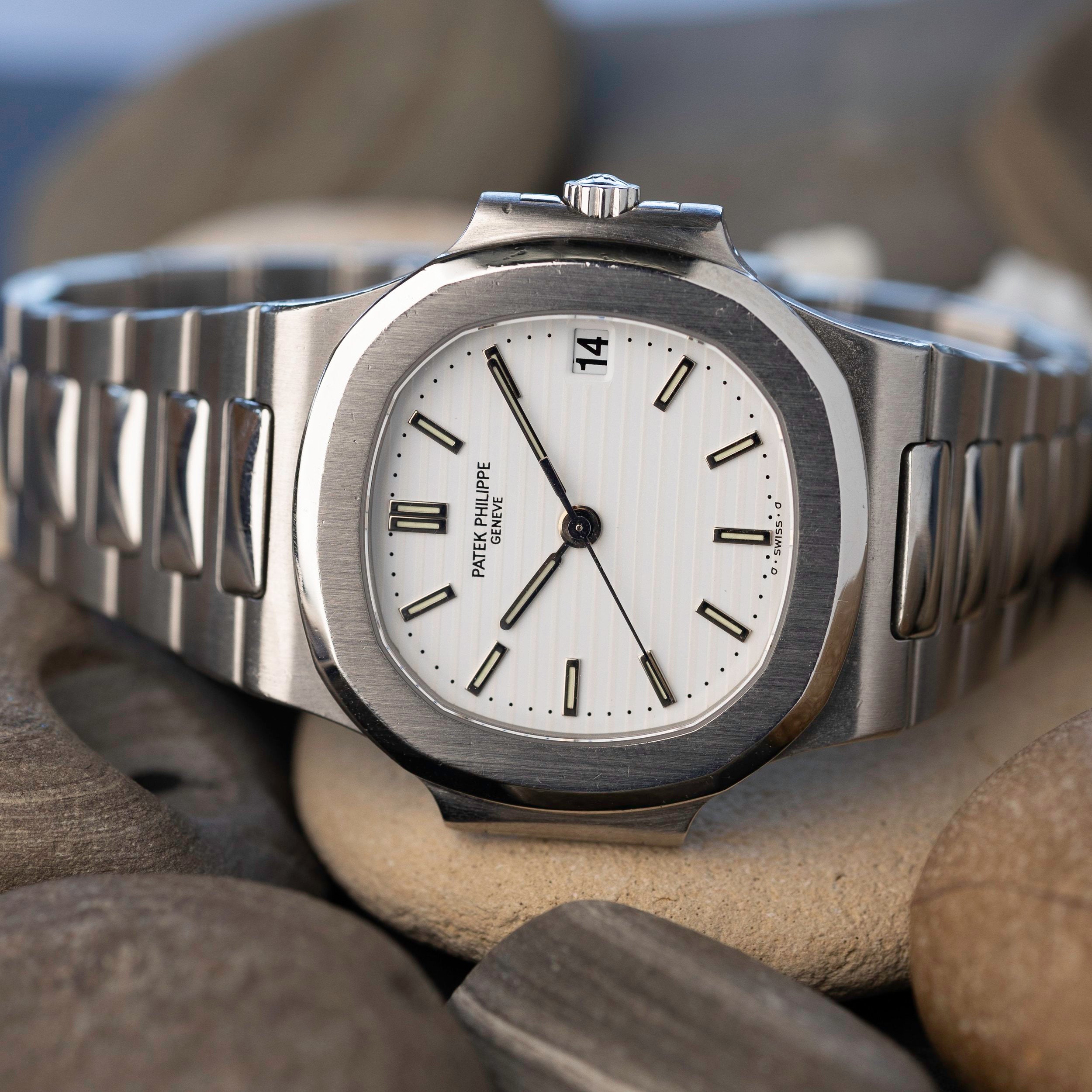 Patek Philippe Nautilus Ref. 3800/1A - The 'Garage Door' Full set