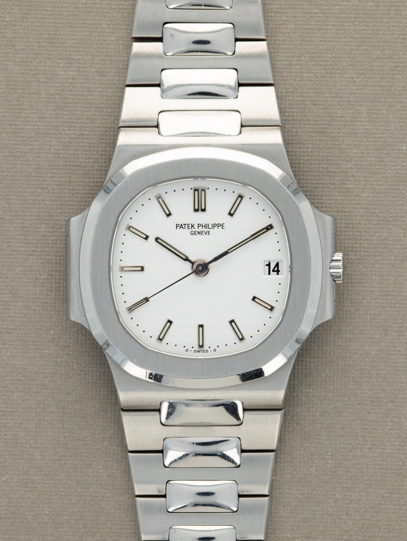 Patek Philippe Nautilus Ref. 3800/1A - The 'Garage Door' Full set