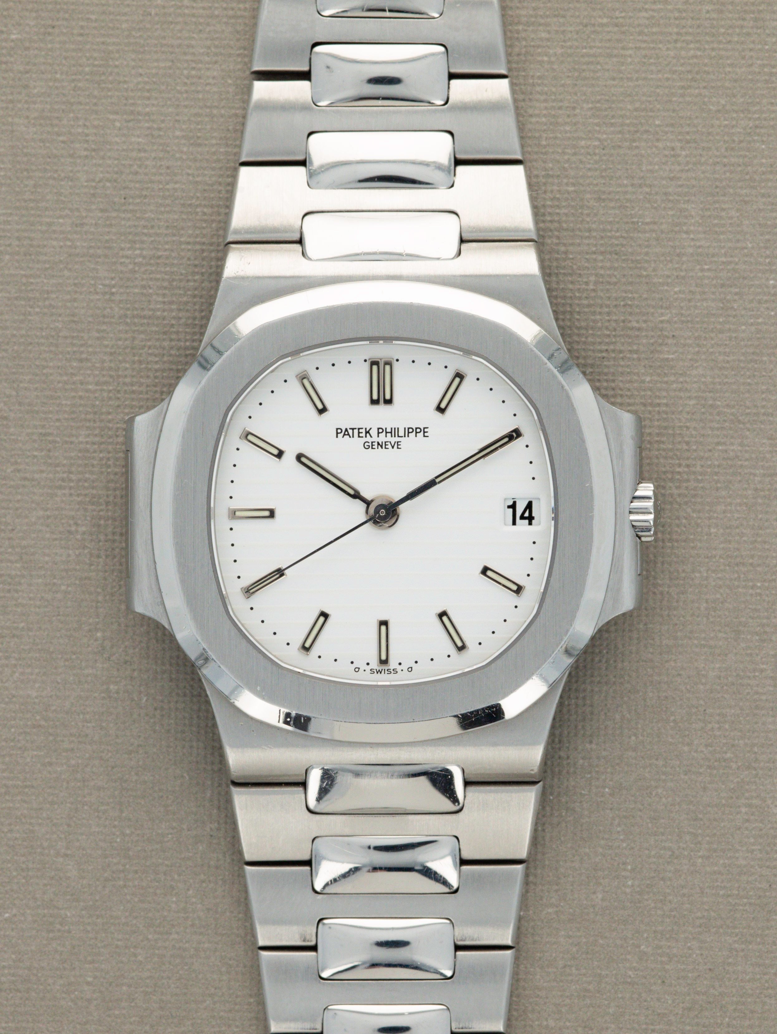 Patek Philippe Nautilus Ref. 3800/1A - The 'Garage Door' Full set