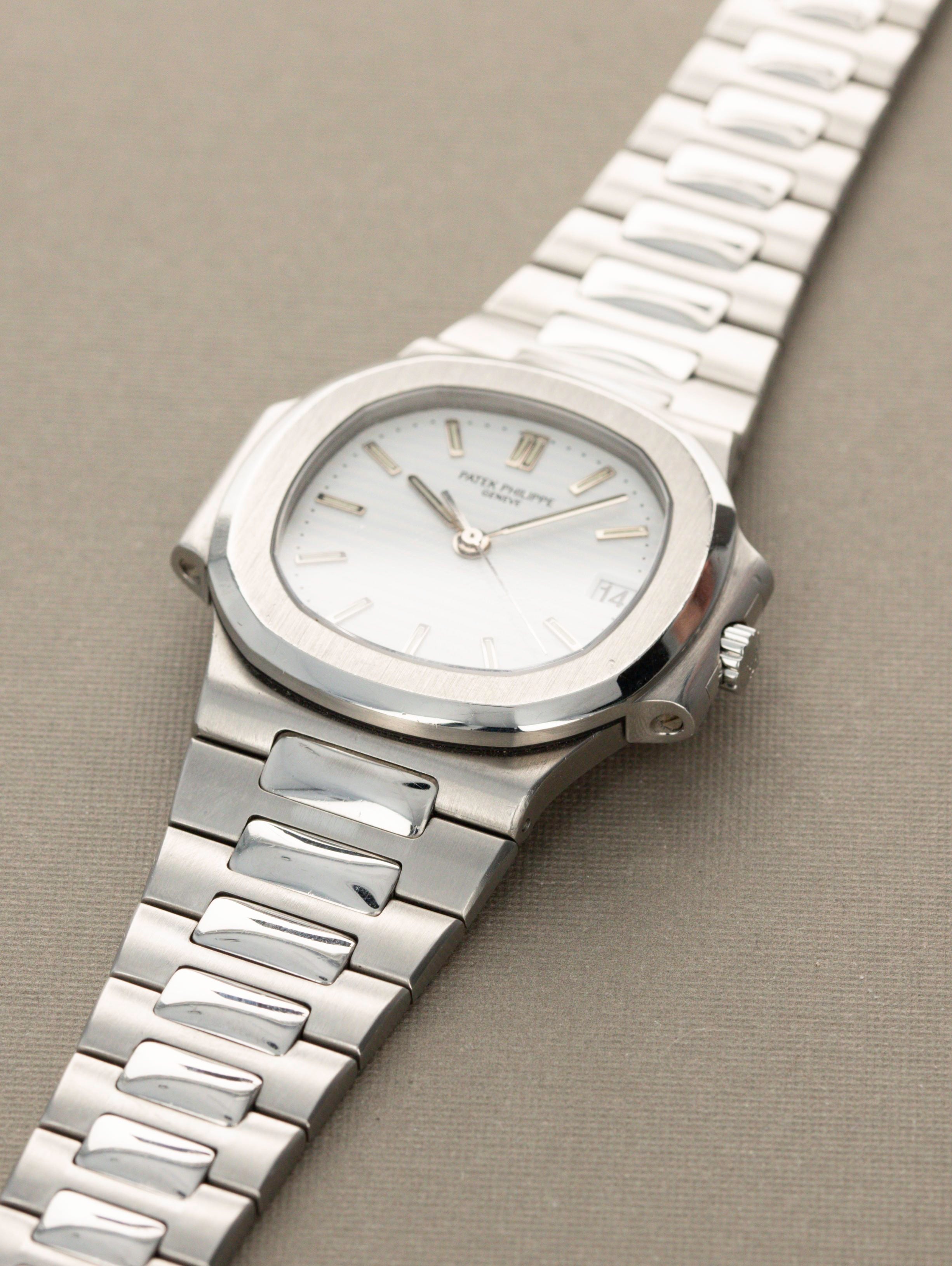 Patek Philippe Nautilus Ref. 3800/1A - The 'Garage Door' Full set