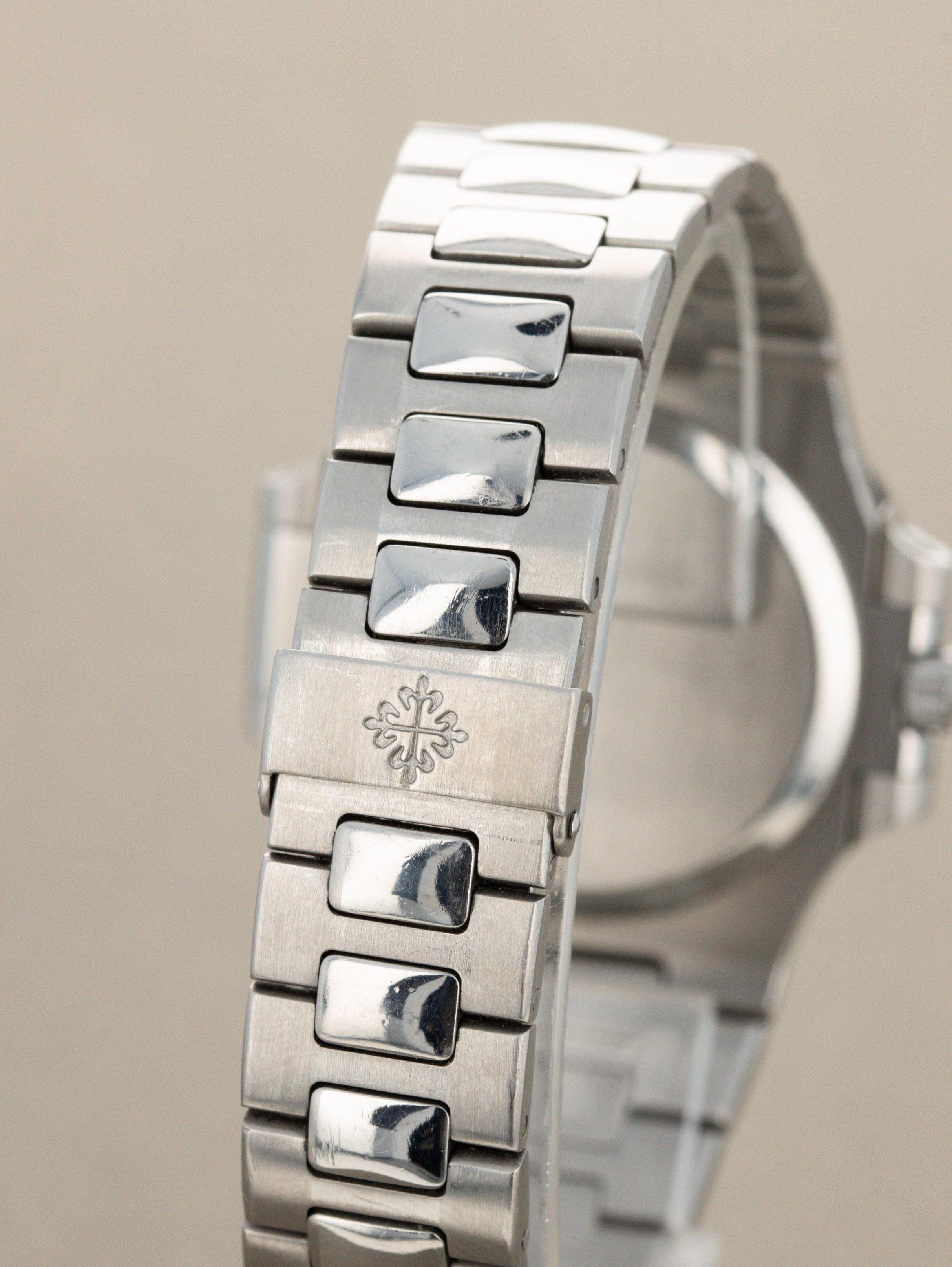 Patek Philippe Nautilus Ref. 3800/1A - The 'Garage Door' Full set