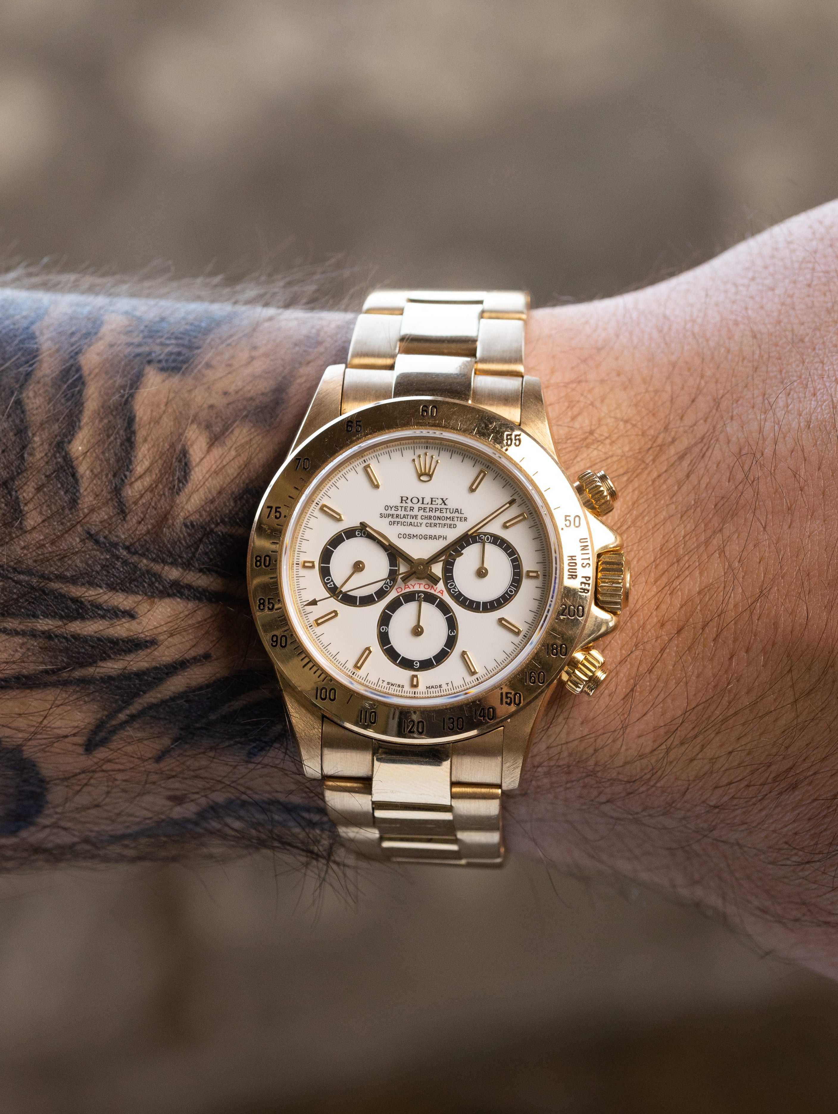 Rolex Daytona Ref. 16528 - 'Floating Cosmograph' Porcelain Dial