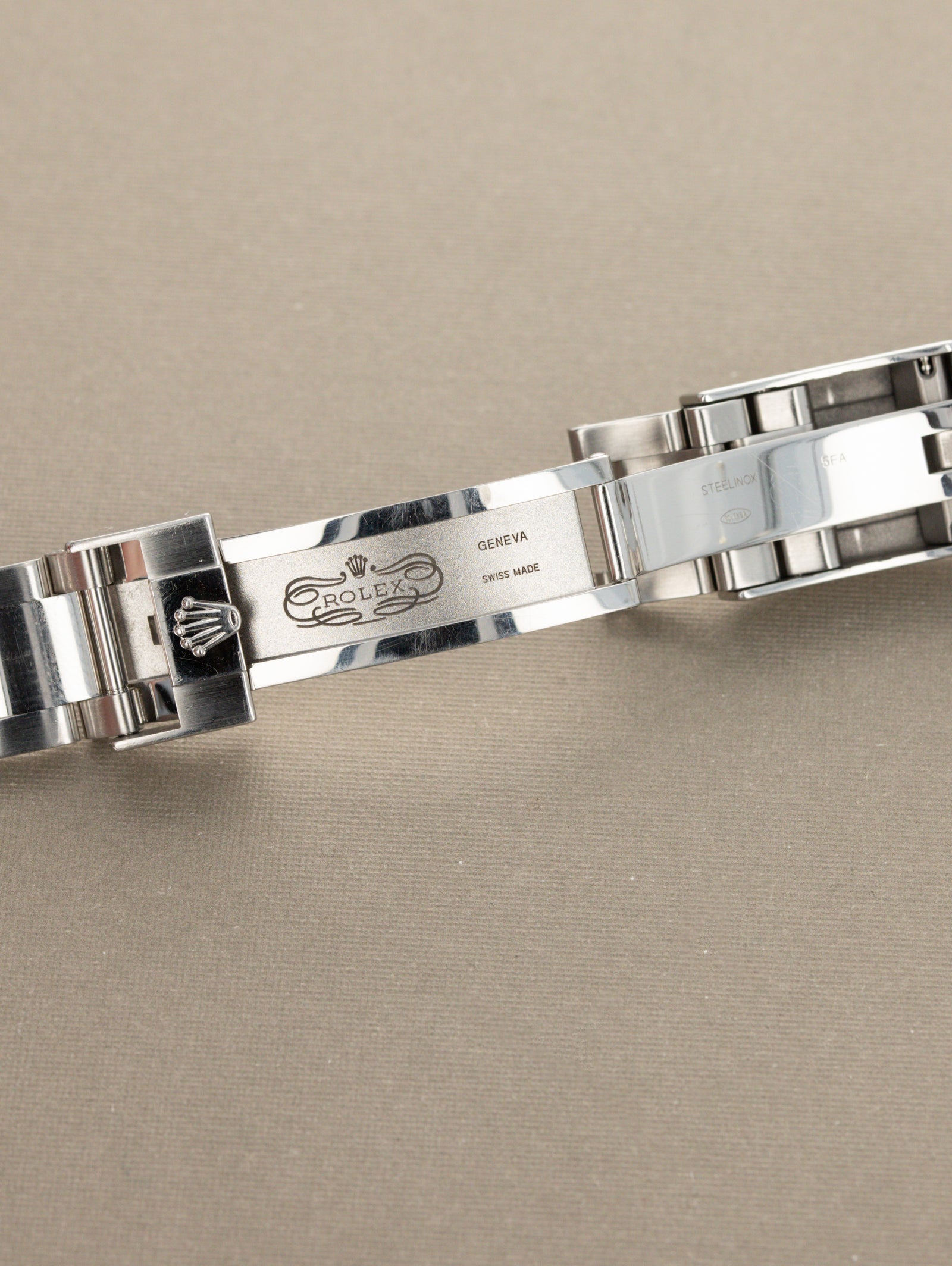 Rolex Daytona Ref. 116520 - White 'APH' Dial w/ Full Set