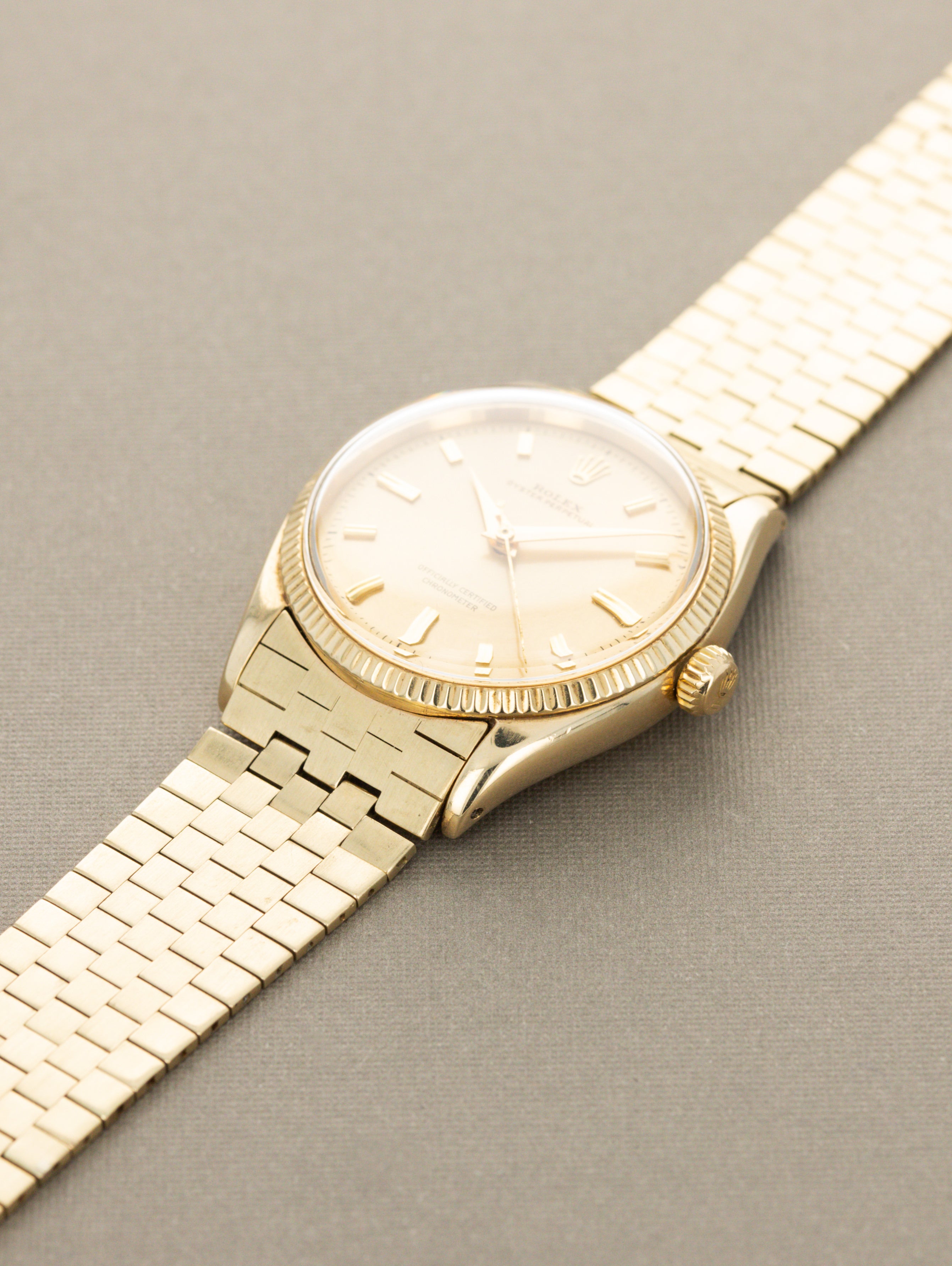 Rolex Oyster Perpetual Ref. 6567 - Champagne 'Concentric' Dial