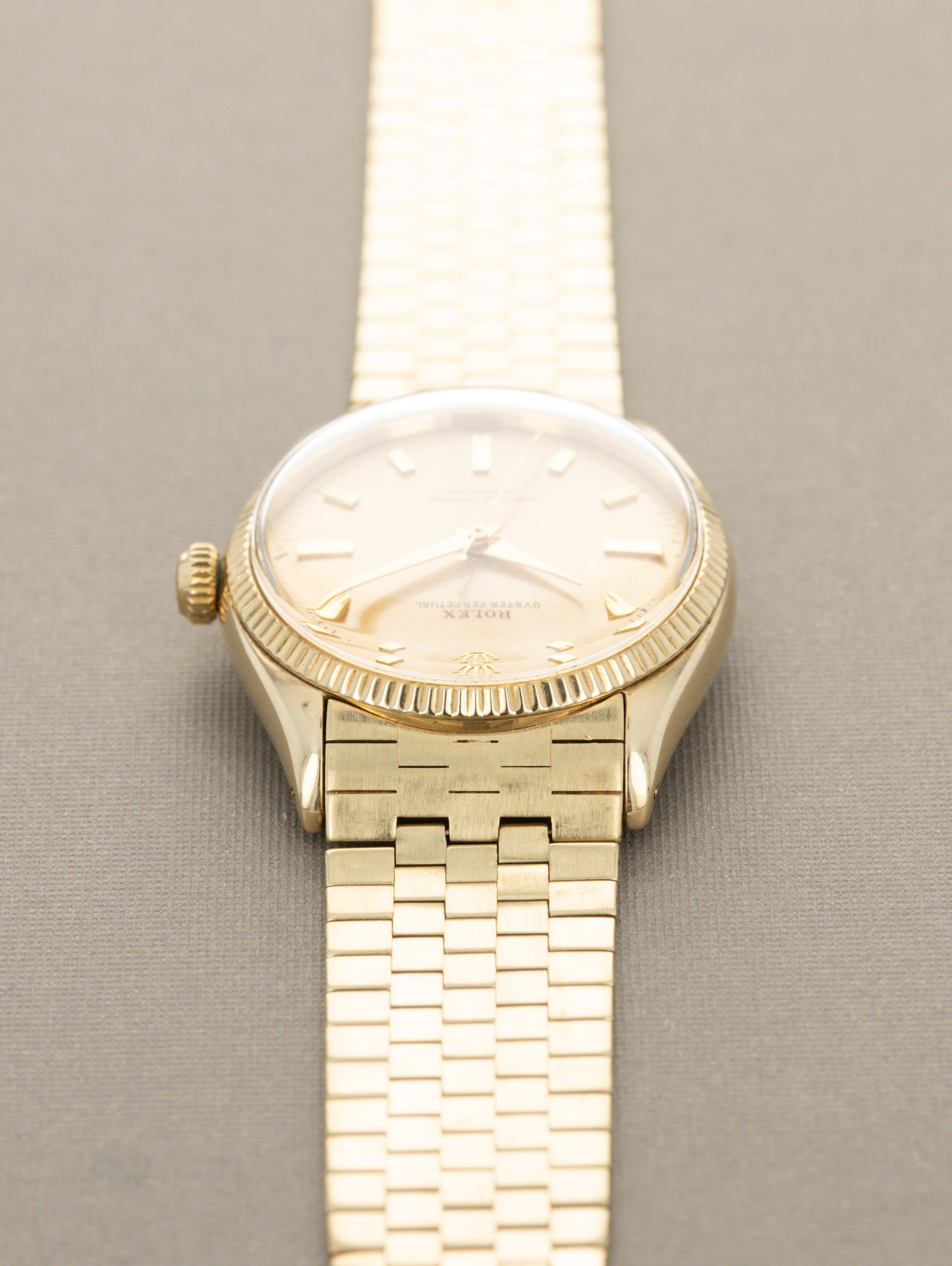 Rolex Oyster Perpetual Ref. 6567 - Champagne 'Concentric' Dial