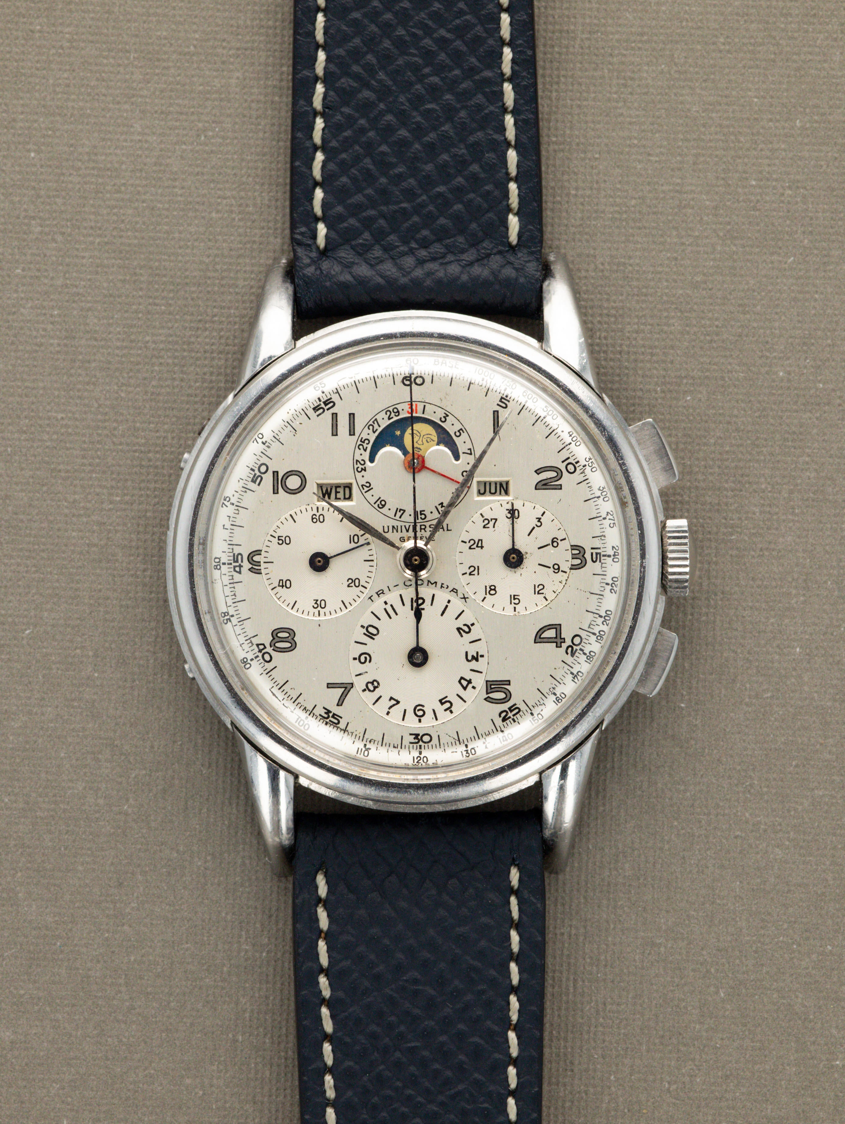 Universal Genève Tri-Compax Ref. 22283 - 'Brushed' silver Non-Luminous Dial Unpolished