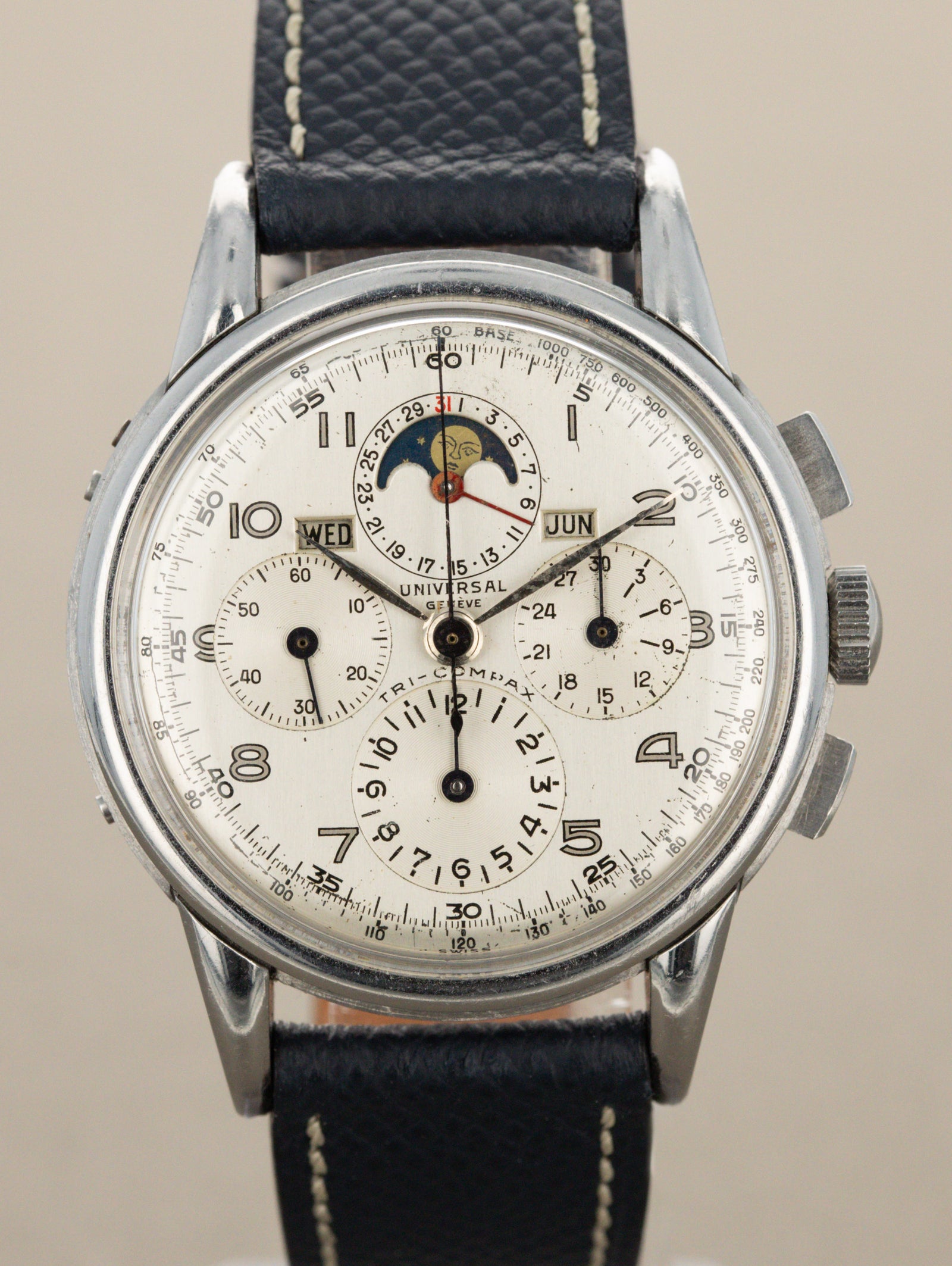 Universal Genève Tri-Compax Ref. 22283 - 'Brushed' silver Non-Luminous Dial Unpolished