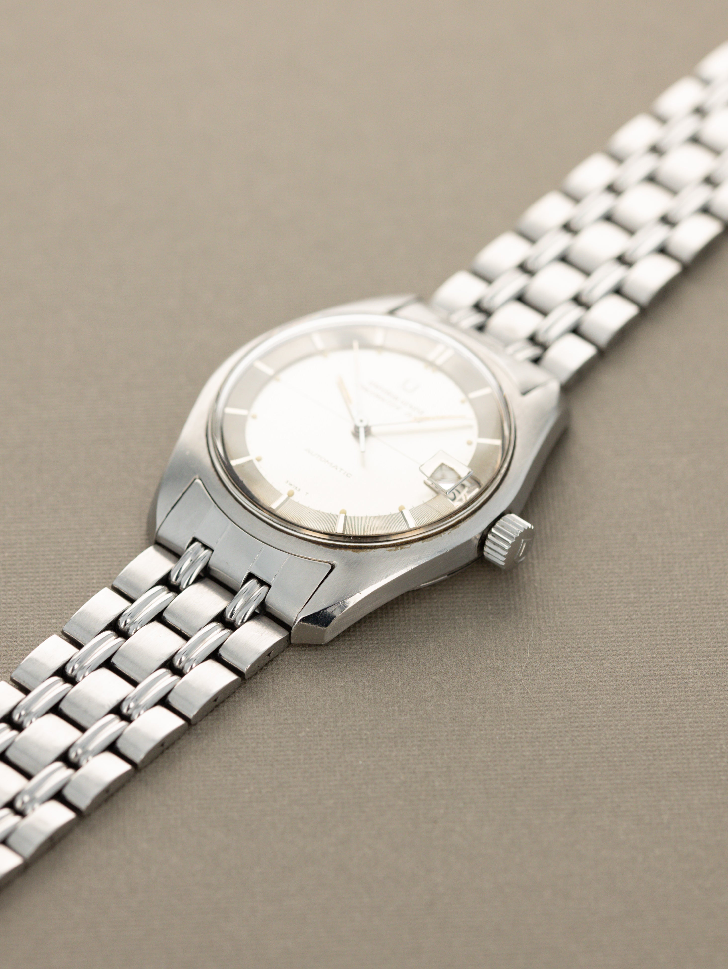 Universal Genève Polerouter Date Ref. 869119/02 - 'Brushed' Silver Dial Gay Frères Bracelet