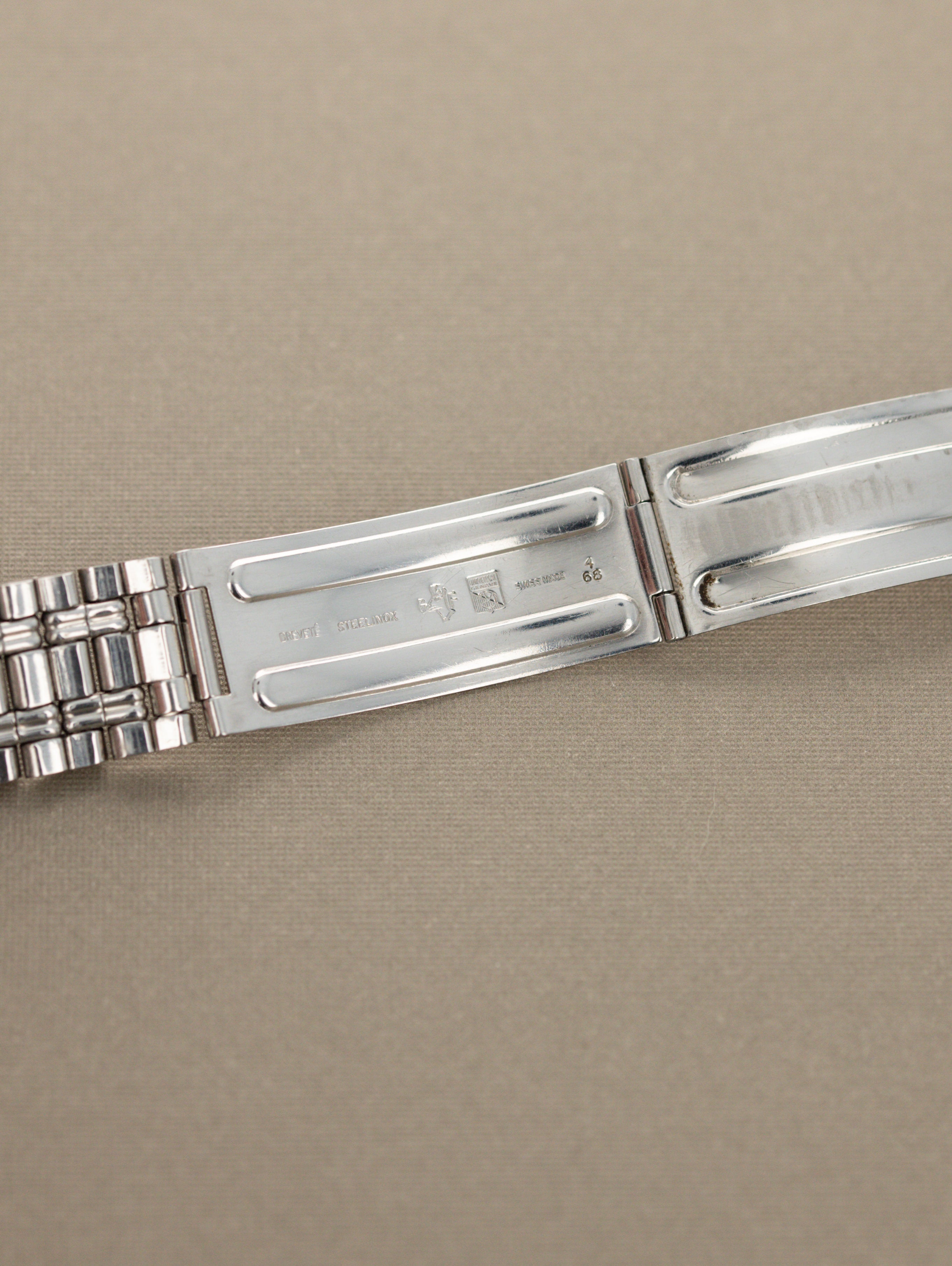 Universal Genève Polerouter Date Ref. 869119/02 - 'Brushed' Silver Dial Gay Frères Bracelet