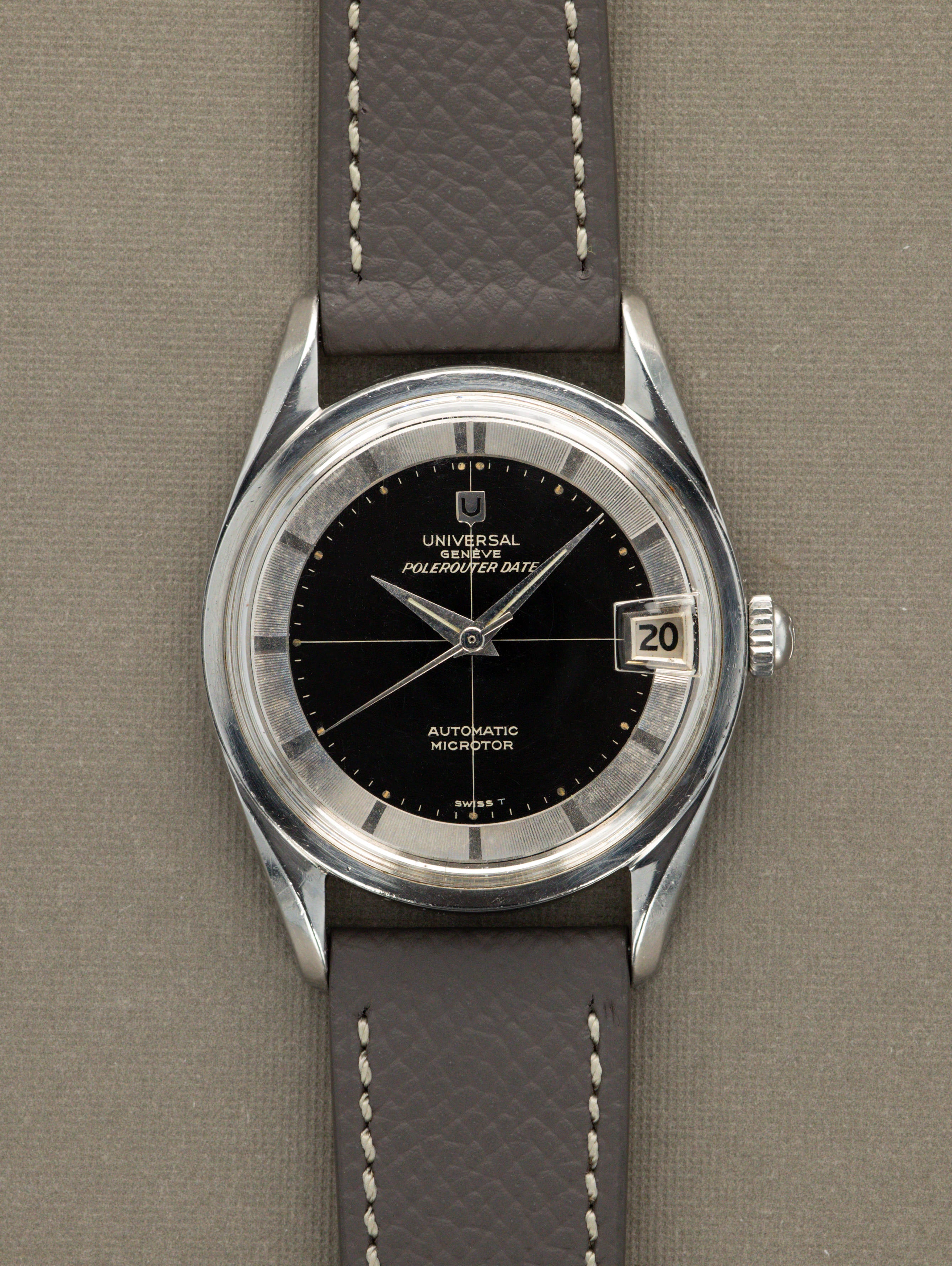 Universal Genève Polerouter Date Ref. 204503/2 - Gilt 'Crosshair' Dial w/ 'Microtor'