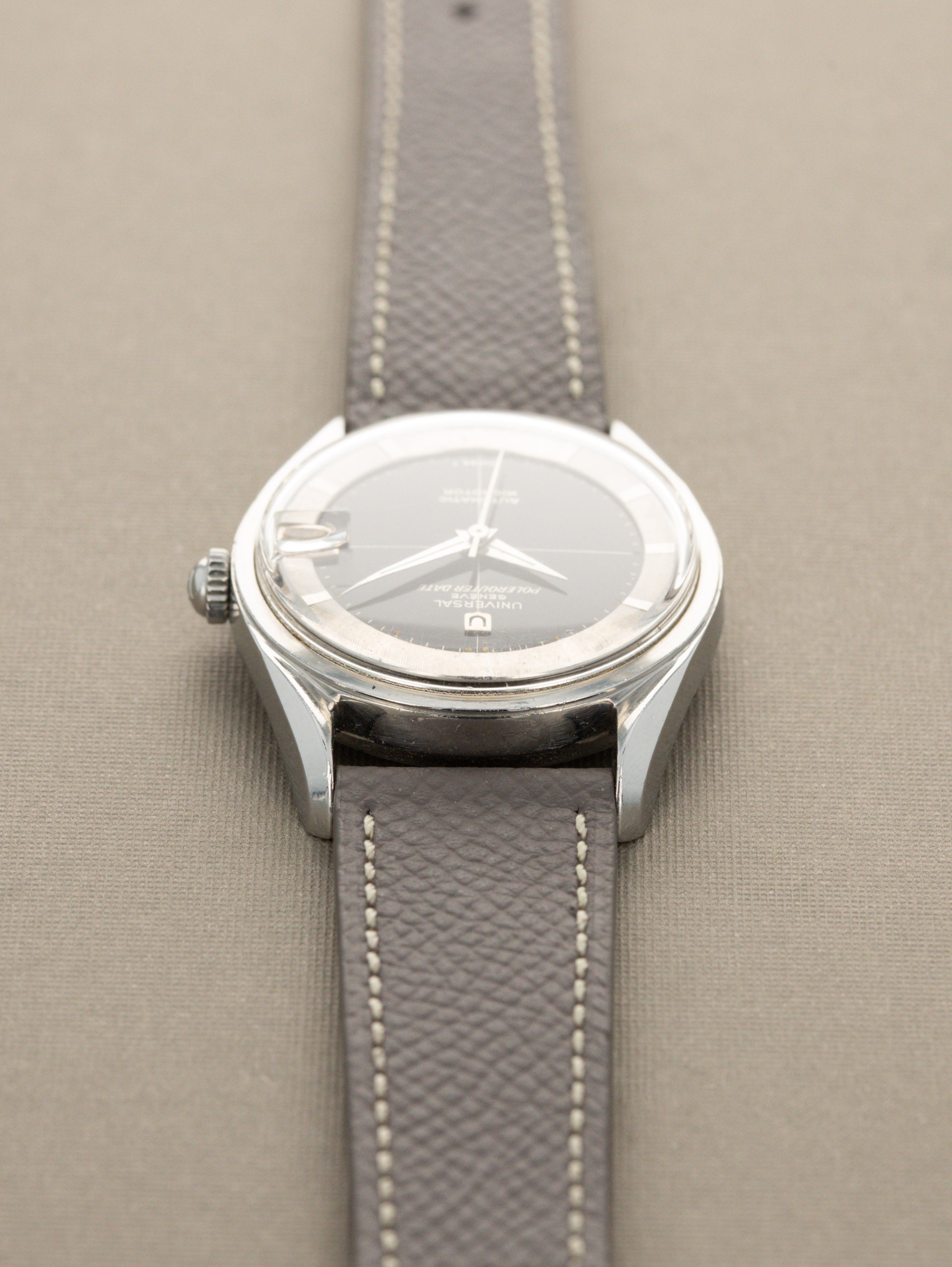 Universal Genève Polerouter Date Ref. 204503/2 - Gilt 'Crosshair' Dial w/ 'Microtor'