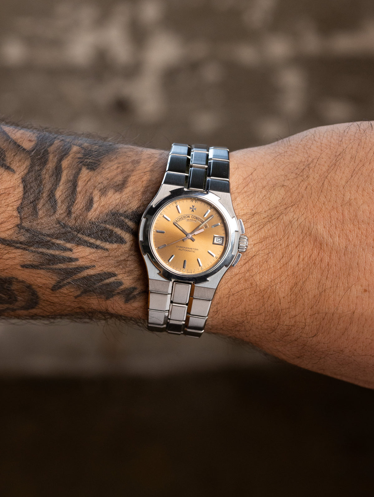 Vacheron Constantin Overseas Ref. 42050 - Sunburst 'Salmon' Dial