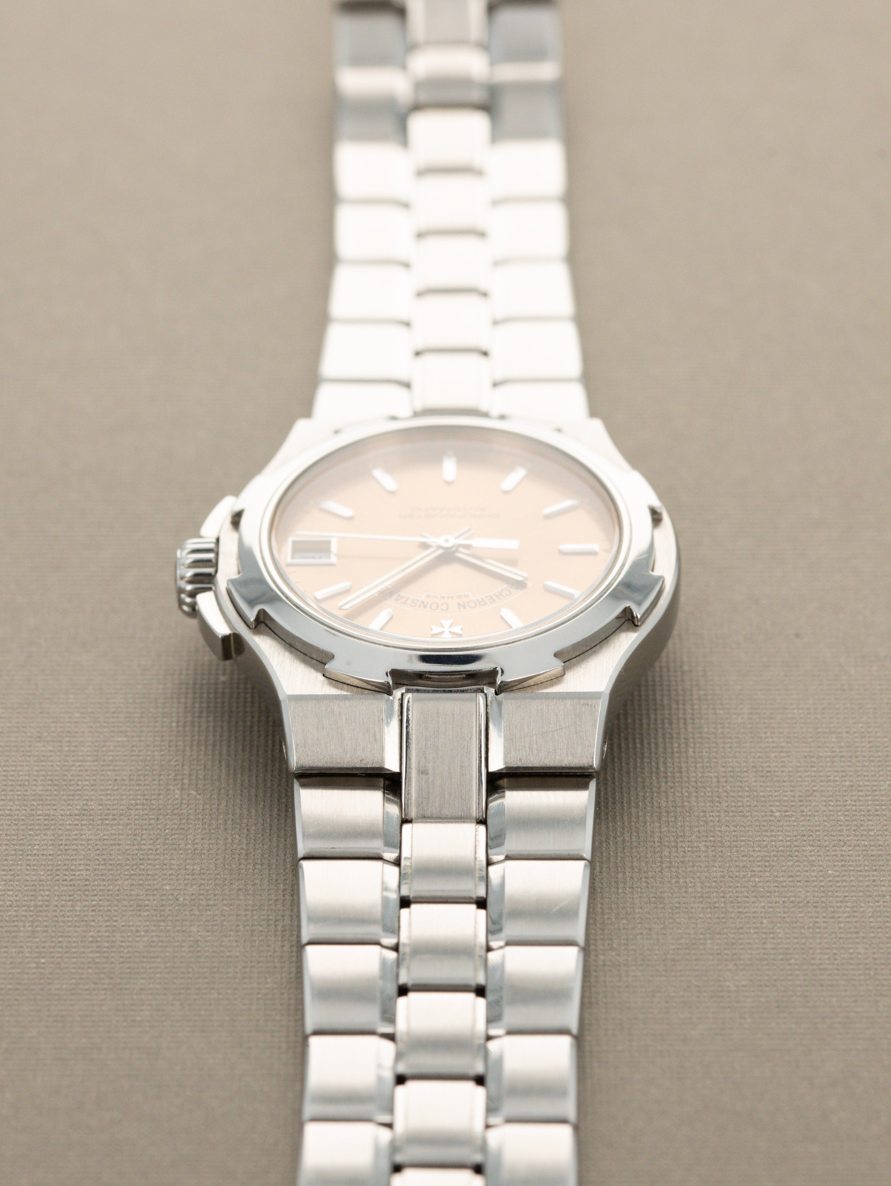 Vacheron Constantin Overseas Ref. 42050 - Sunburst 'Salmon' Dial