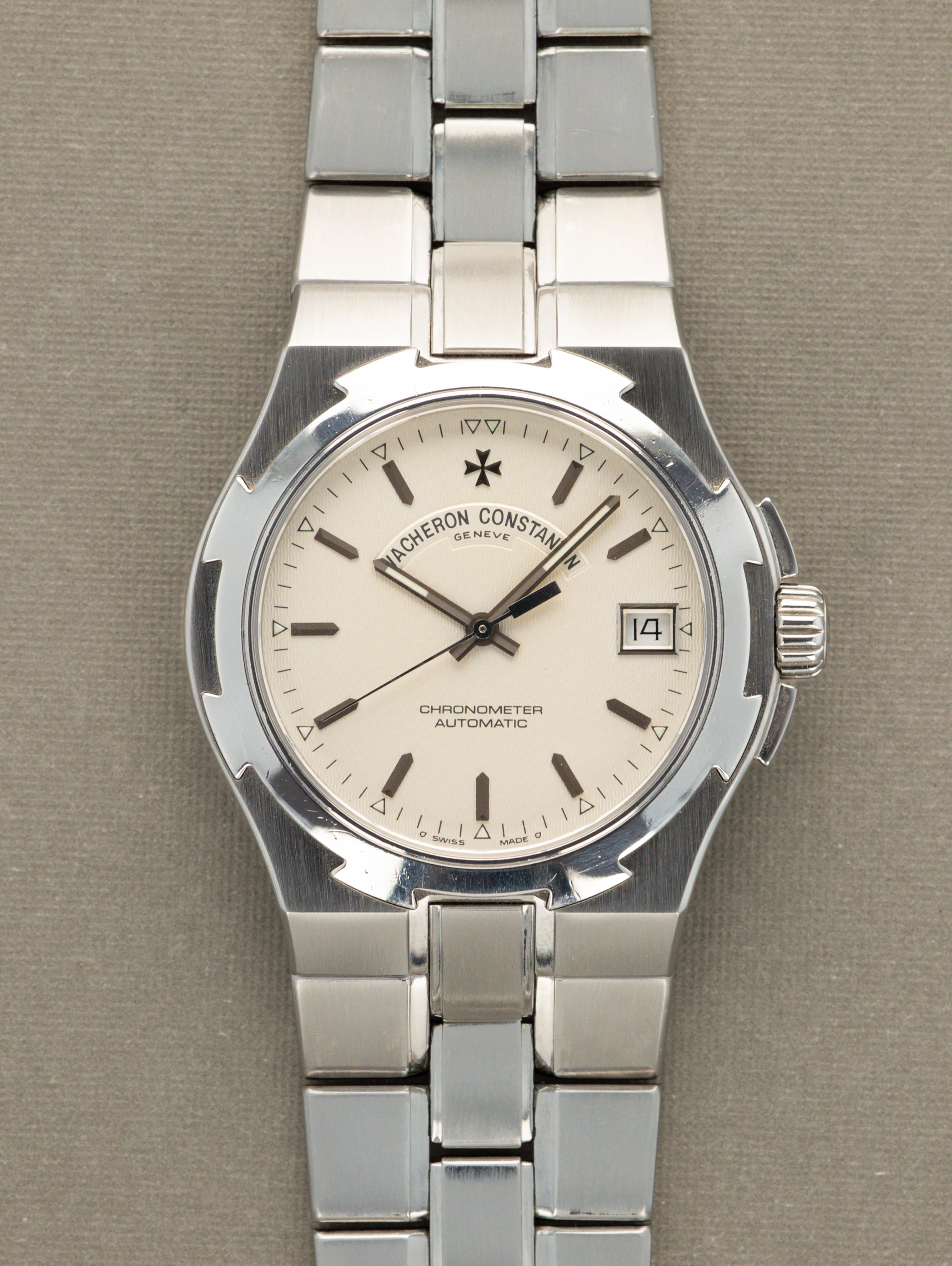 Vacheron Constantin Overseas Ref. 42042 - White 'Guilloché' Dial
