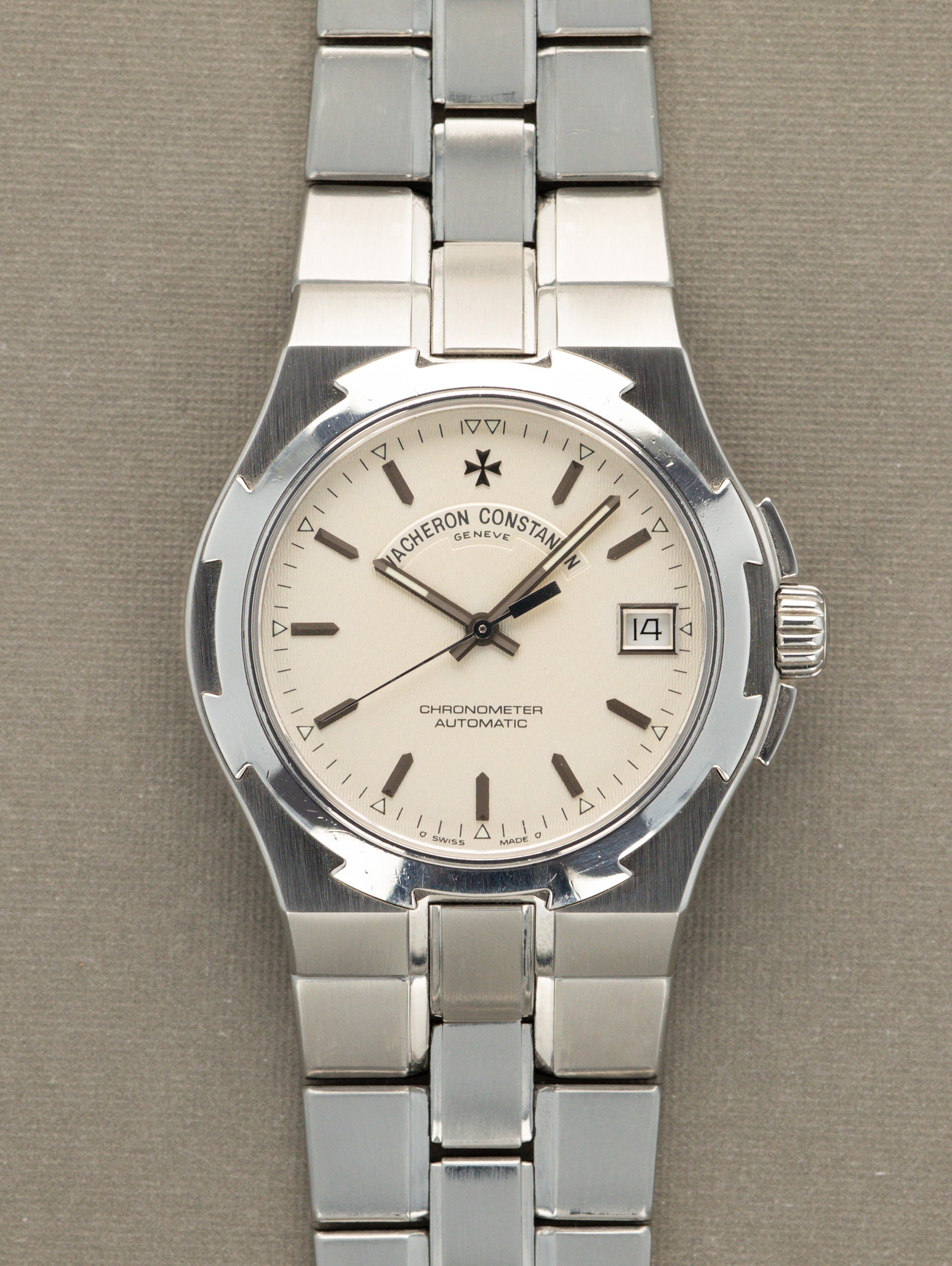 Vacheron Constantin Overseas Ref. 42042 - White 'Guilloché' Dial