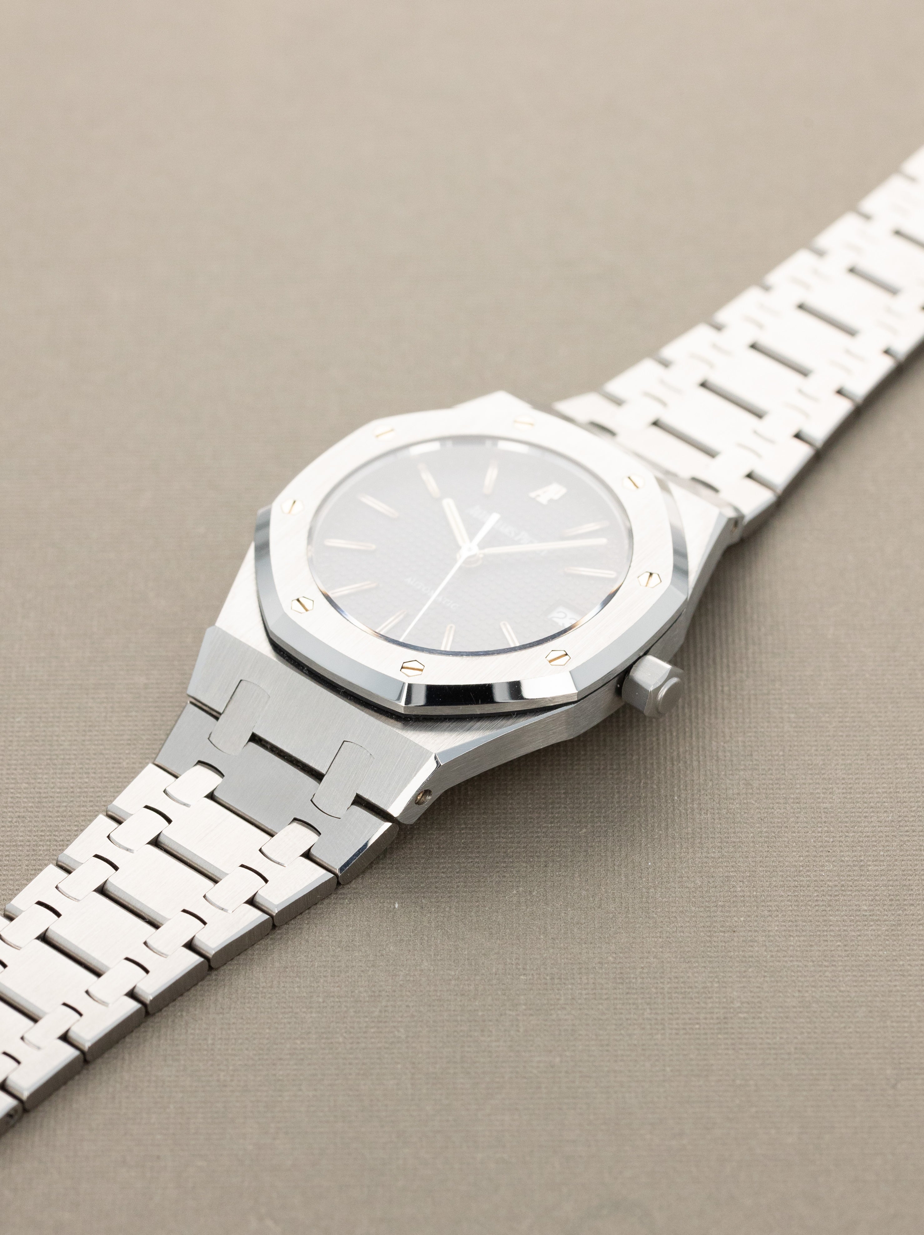 Audemars Piguet Royal Oak 'Midsize' Ref. 14790ST - 'Second Series' W/ Box, Papers, & Extract