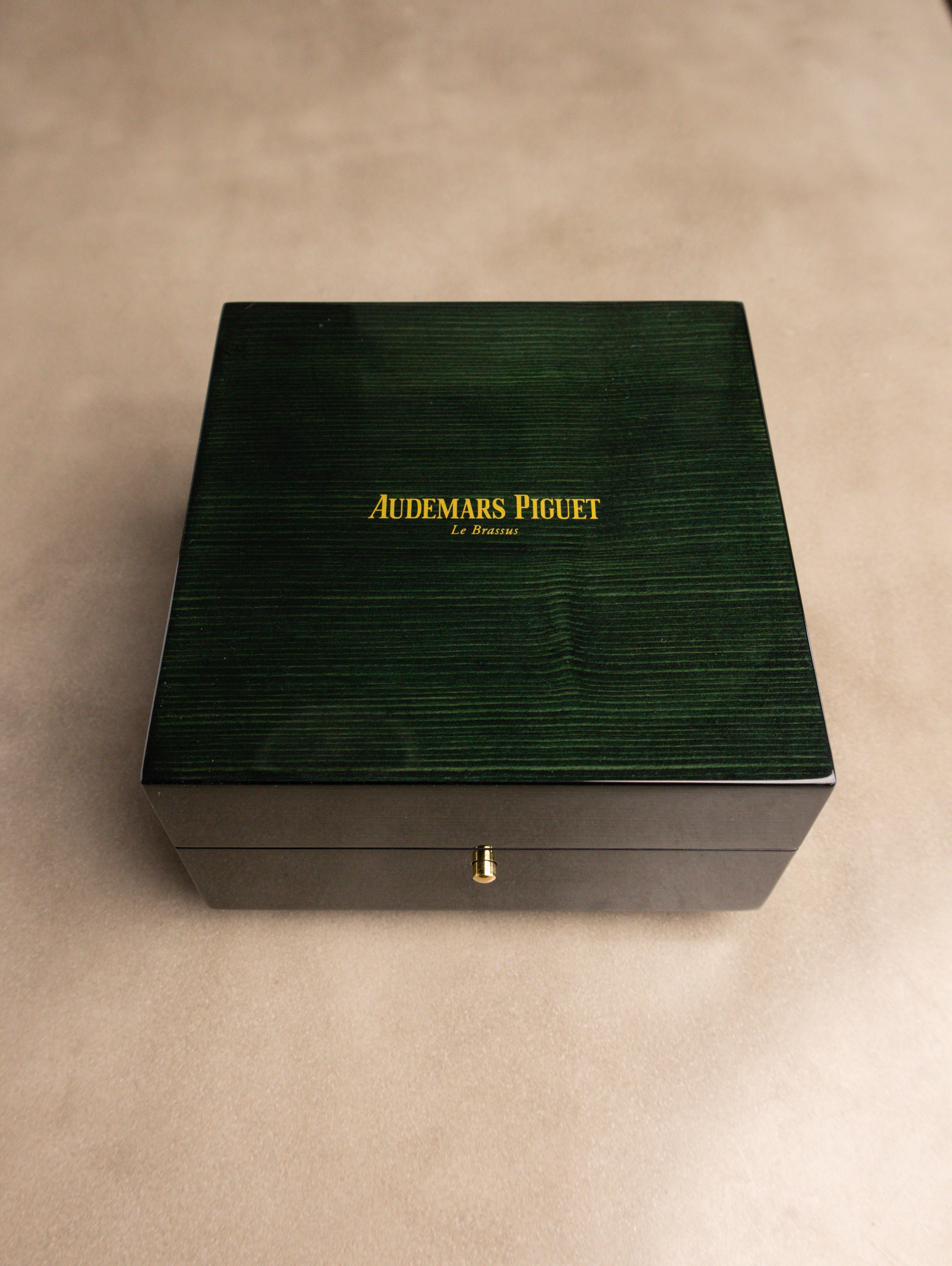 Audemars Piguet Royal Oak Ref. 15450ST - 'Midsize' Full Set