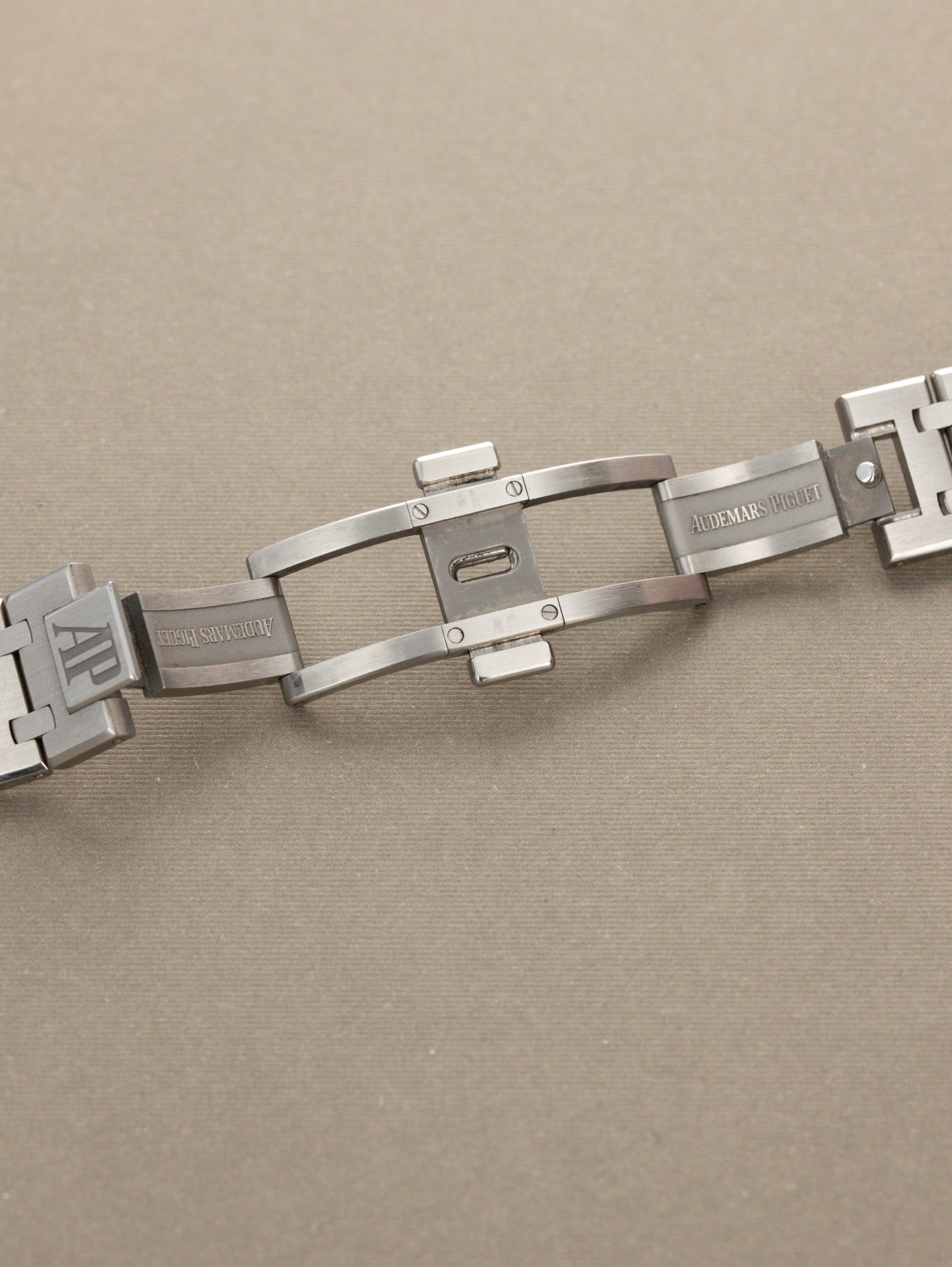 Audemars Piguet Royal Oak Ref. 15450ST - 'Midsize' Full Set