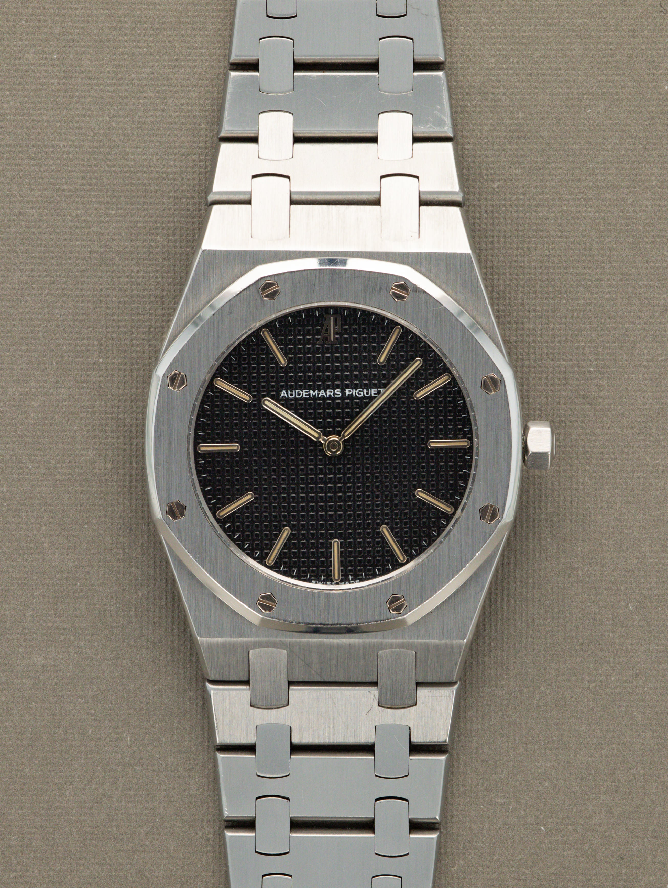 AP_ROYAL_OAK_BLK_WEB_1_40a952c