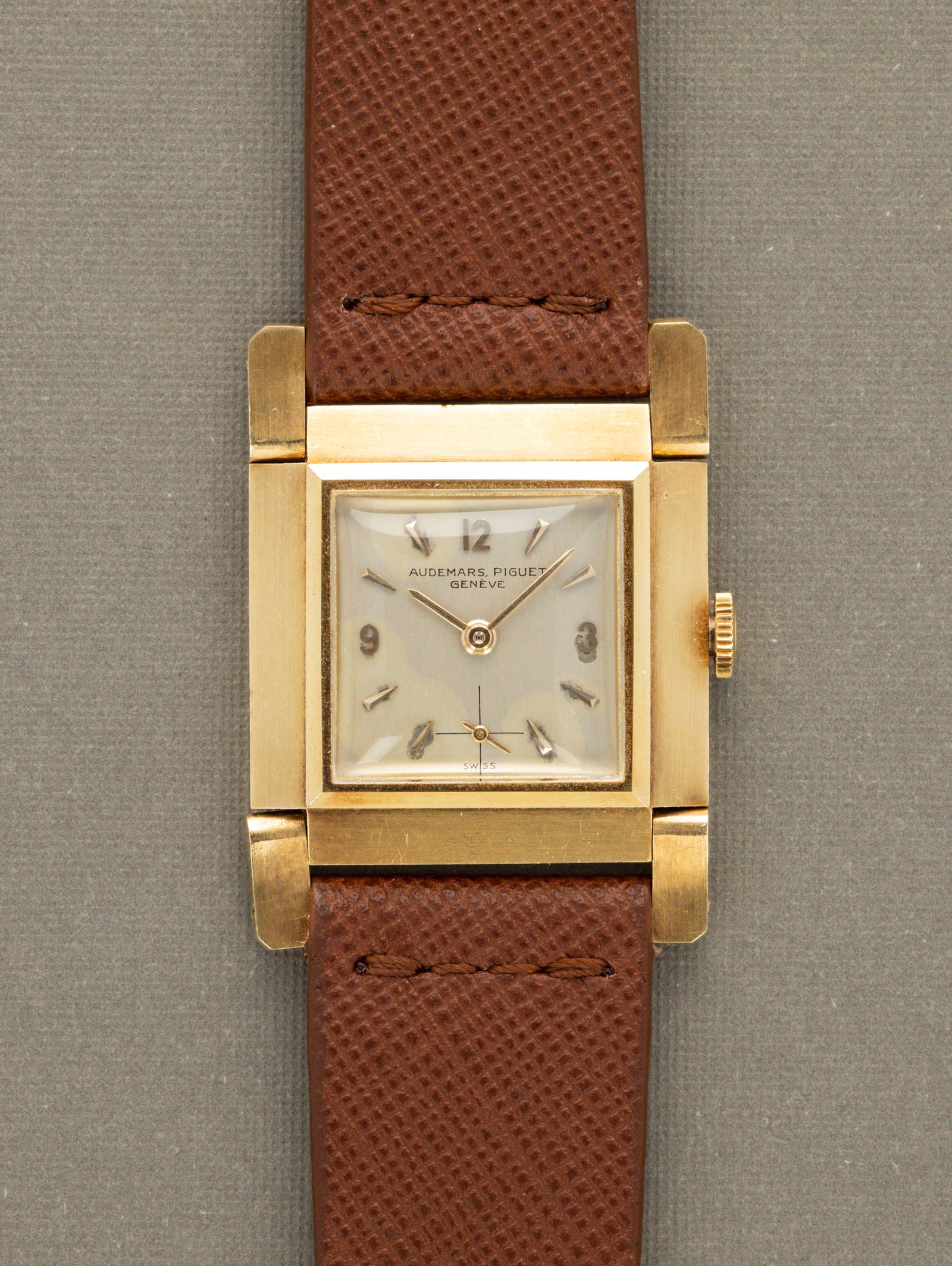 Audemars Piguet 'Hinged-Lug' Dress Watch - Satin Silver Dial W/ Box