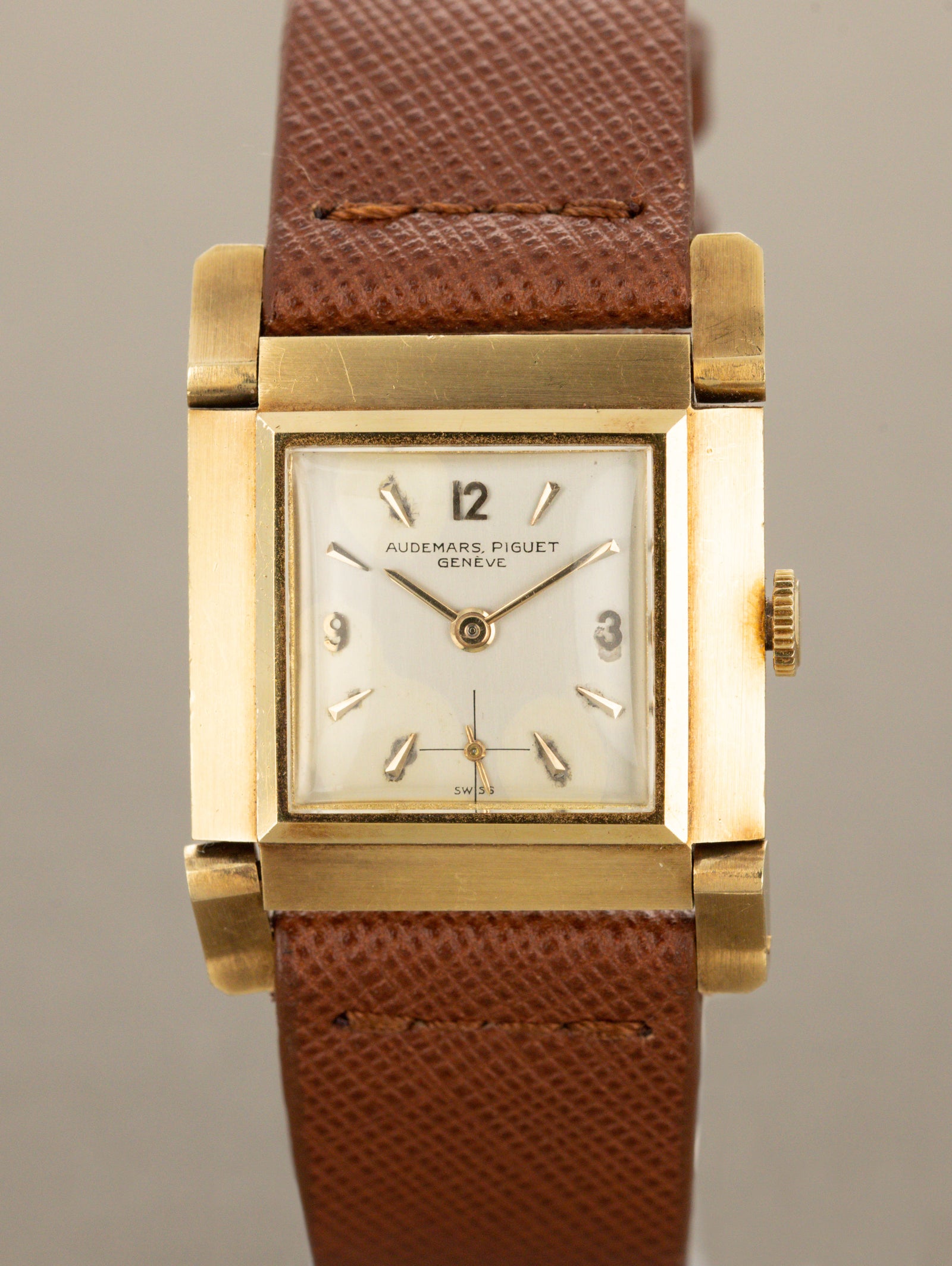 Audemars Piguet 'Hinged-Lug' Dress Watch - Satin Silver Dial W/ Box