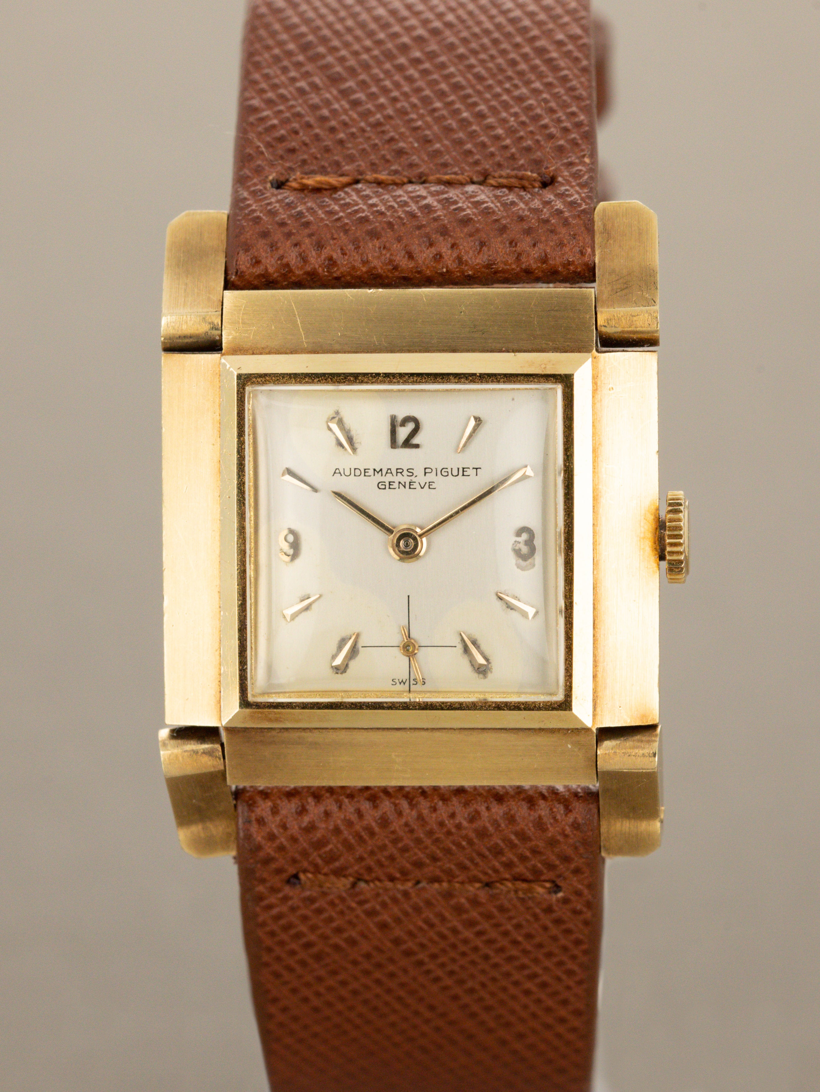 Audemars Piguet 'Hinged-Lug' Dress Watch - Satin Silver Dial W/ Box