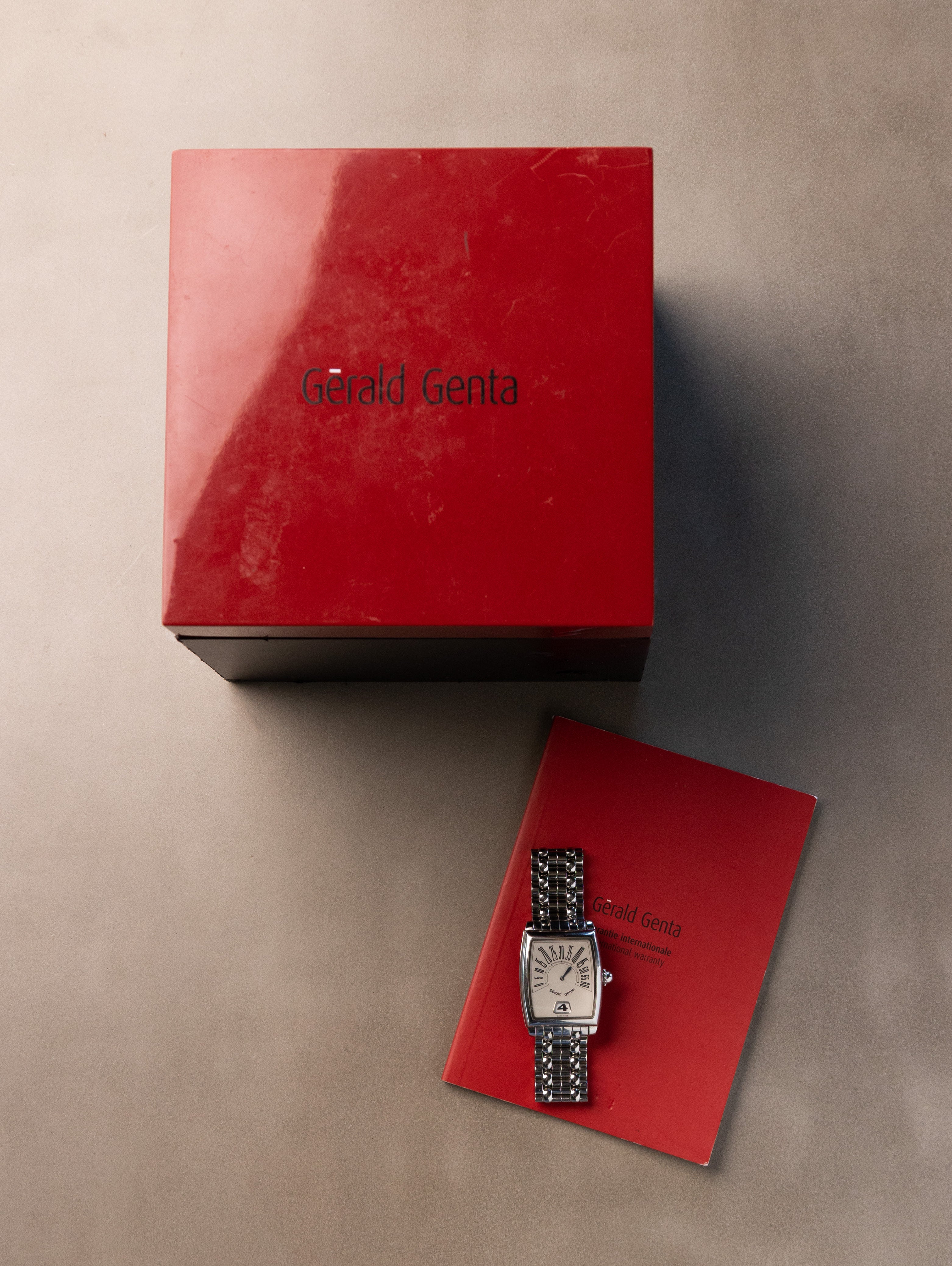 Gérald Genta Retro Solo Ref. RSO.M.10 - 'Jump Hour' W/ Box & Papers