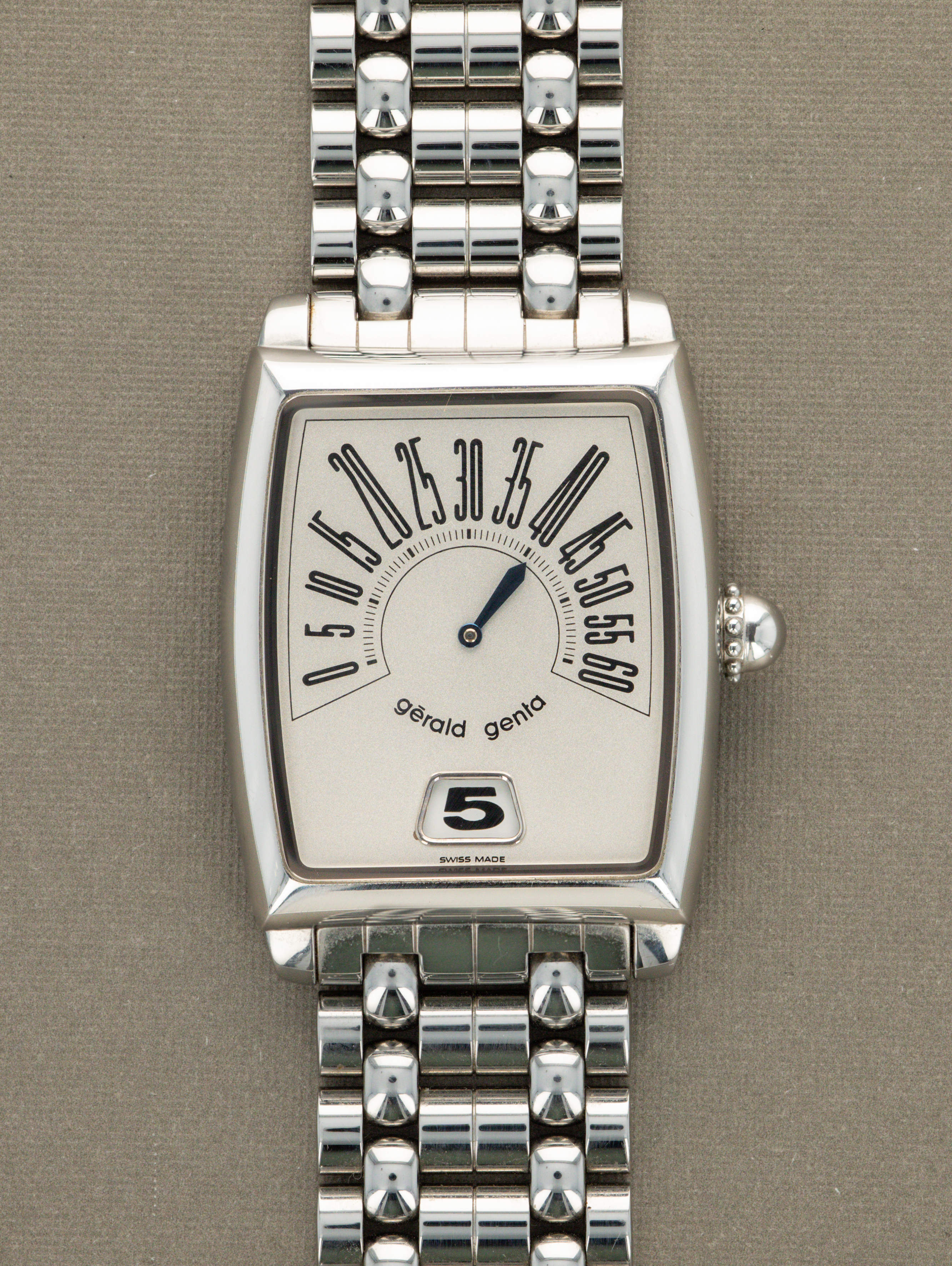 Gérald Genta Retro Solo Ref. RSO.M.10 - 'Jump Hour' W/ Box & Papers