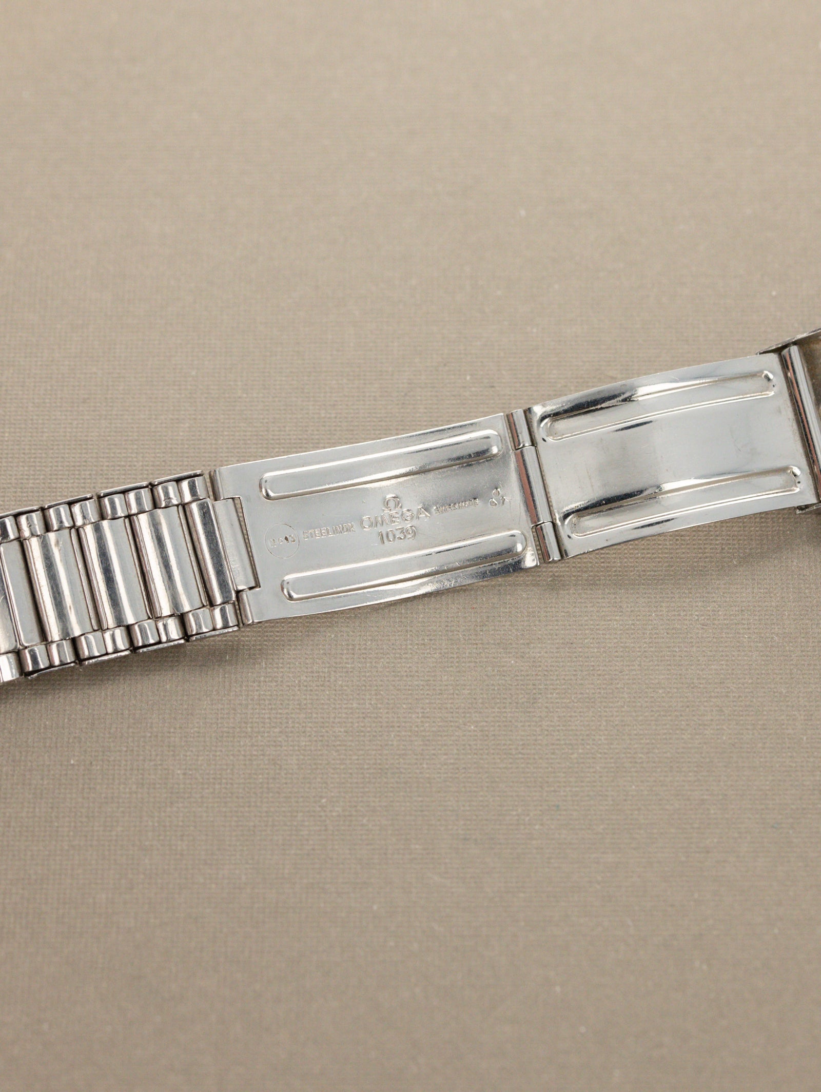 Omega Speedmaster Professional Ref. 105.012-66 - Calibre .321 w/ Box, Papers, & Extract