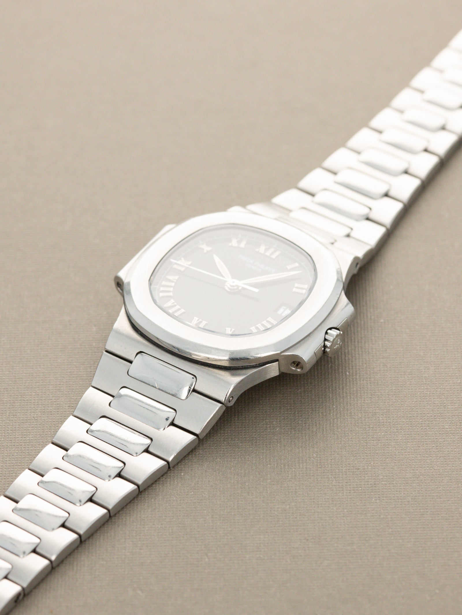 Patek Philippe Nautilus 'Midsize' Ref. 3800/1A - Gloss Black 'Roman' Dial w/ Extract