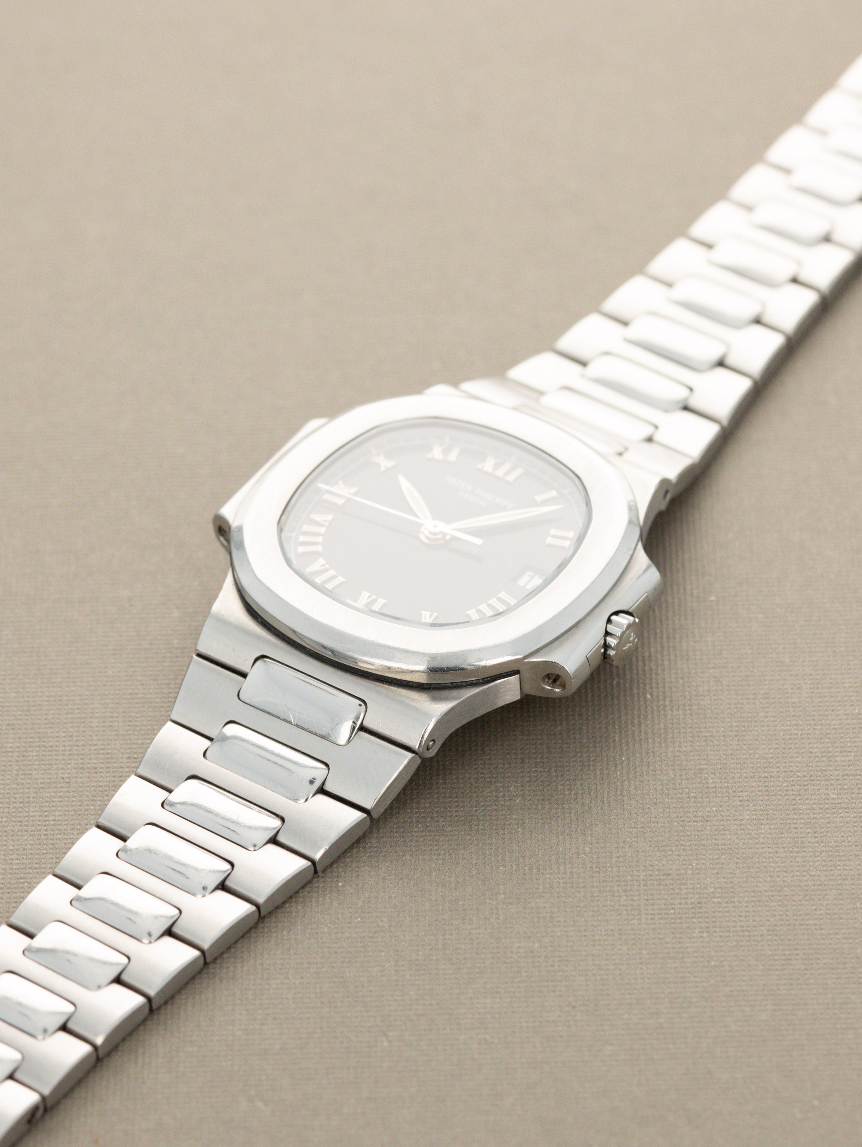 Patek Philippe Nautilus 'Midsize' Ref. 3800/1A - Gloss Black 'Roman' Dial w/ Extract