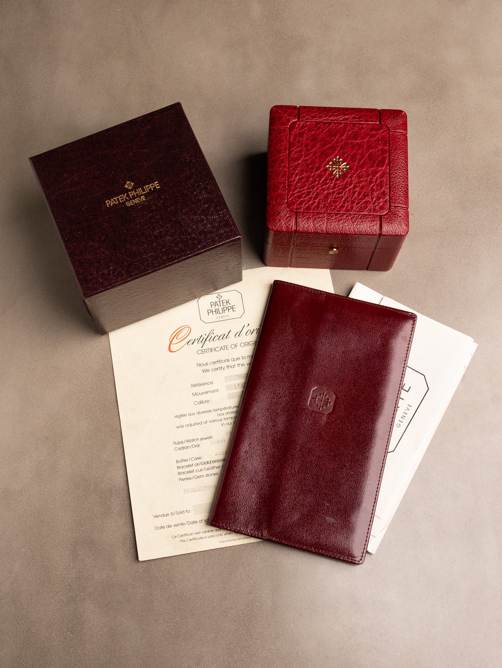 Patek Philippe Nautilus 'Midsize' Ref. 3800 - w/ Box, Certificate of Origin & Service Papers