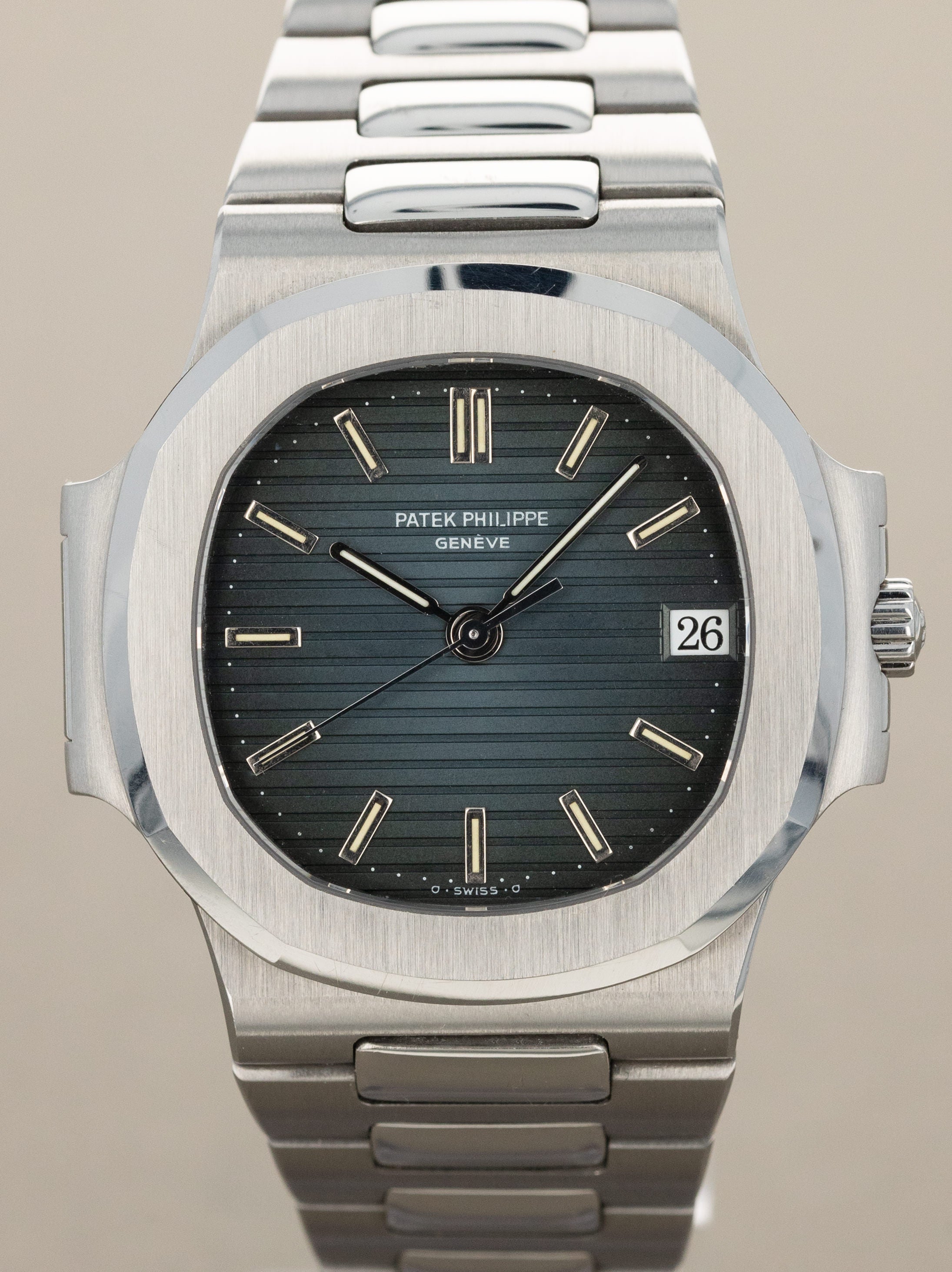 Patek Philippe Nautilus 'Midsize' Ref. 3800 - w/ Box, Certificate of Origin & Service Papers