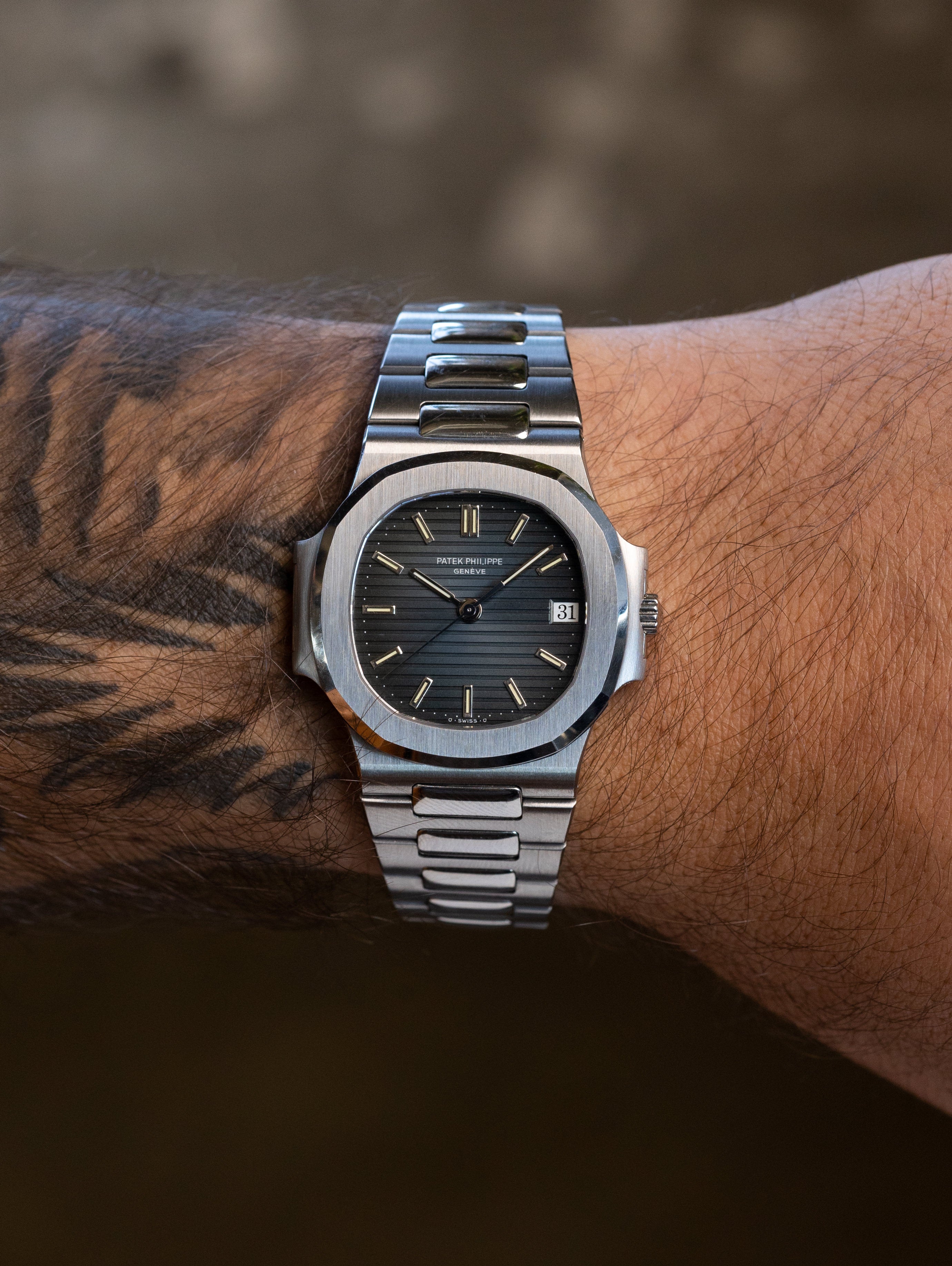 Patek Philippe Nautilus 'Midsize' Ref. 3800 - w/ Box, Certificate of Origin & Service Papers