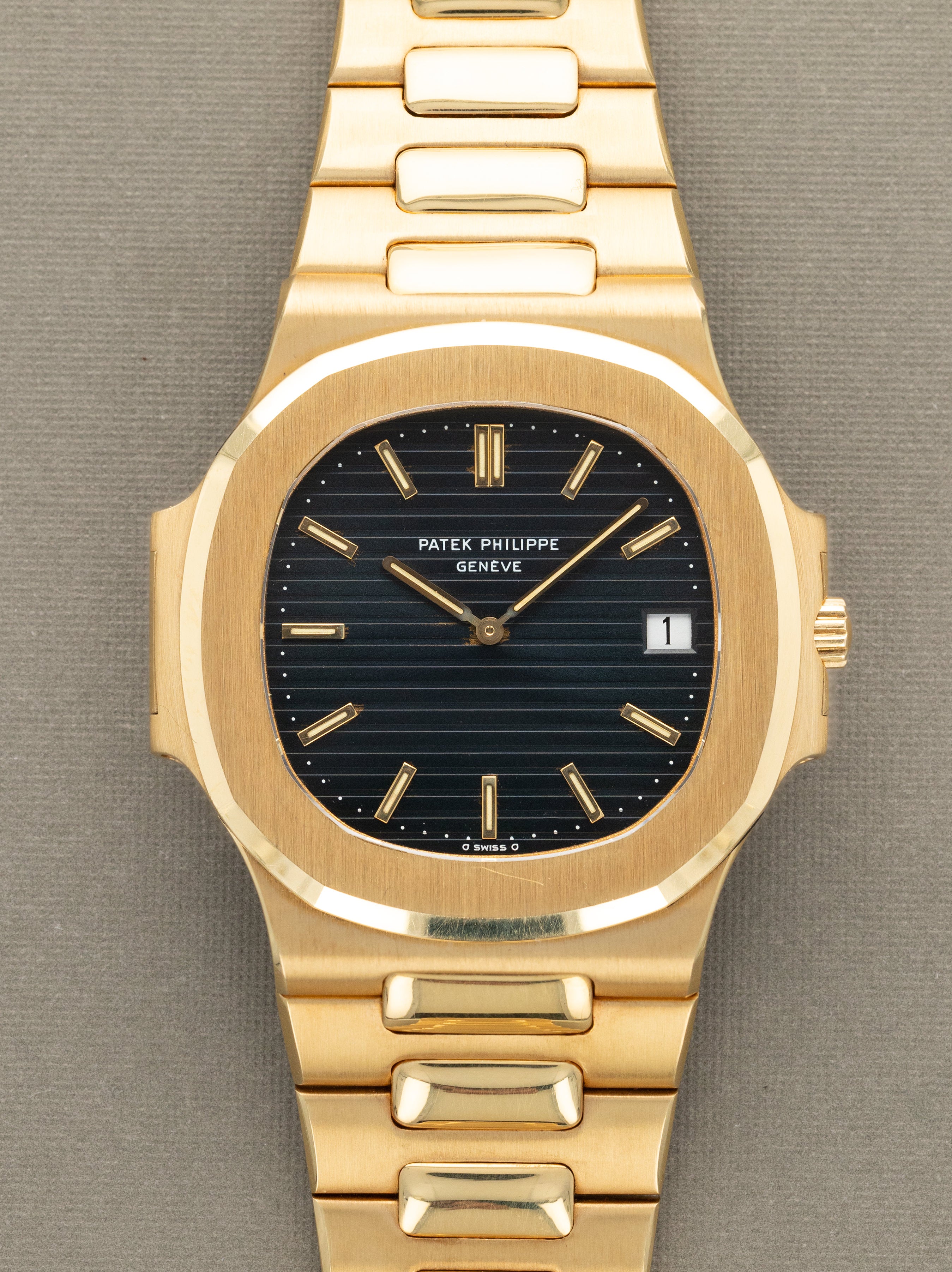 Patek Philippe Nautilus 'Jumbo' Ref. 3700 - w/ Box 'LNOS'