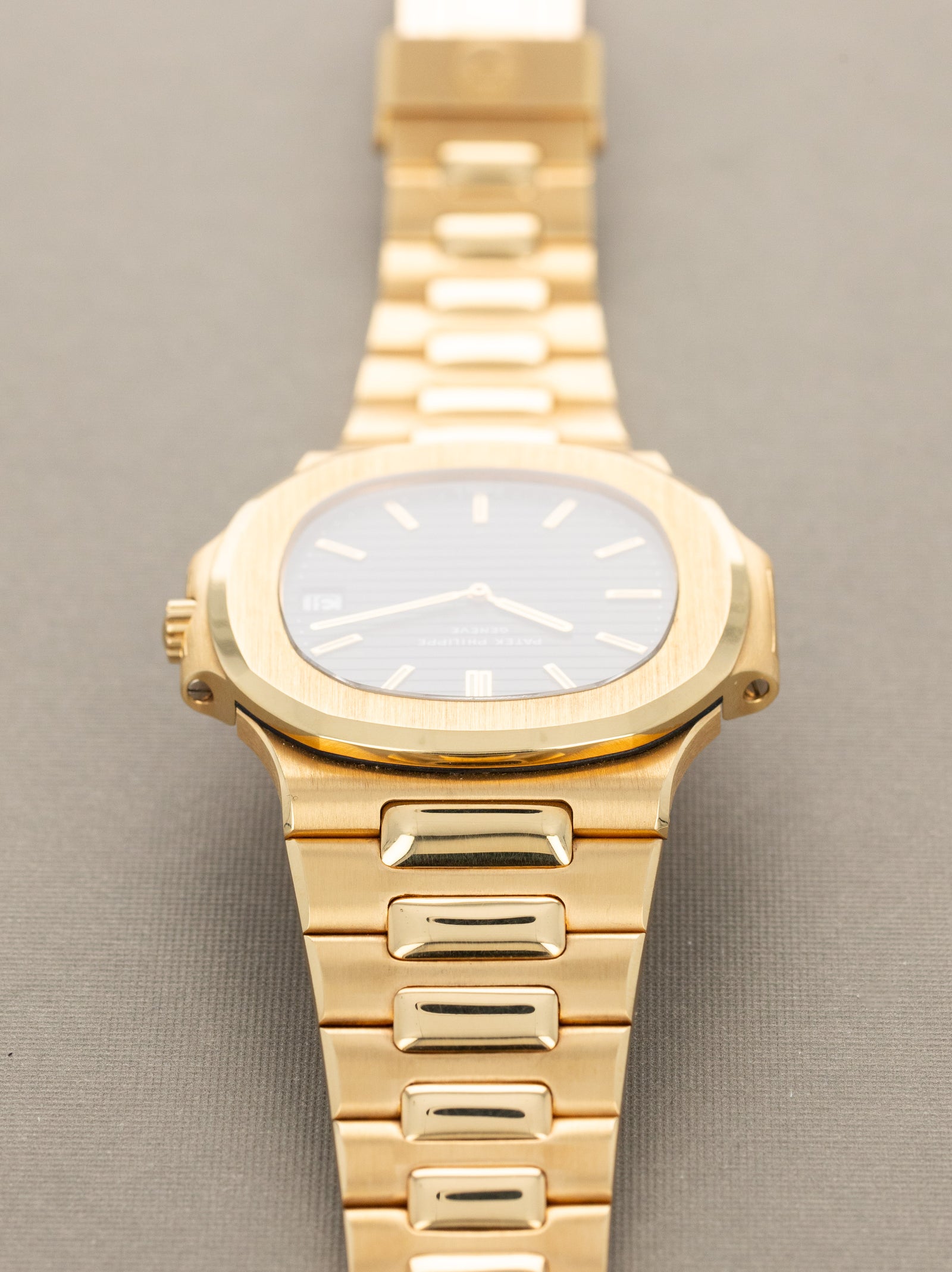 Patek Philippe Nautilus 'Jumbo' Ref. 3700 - w/ Box 'LNOS'