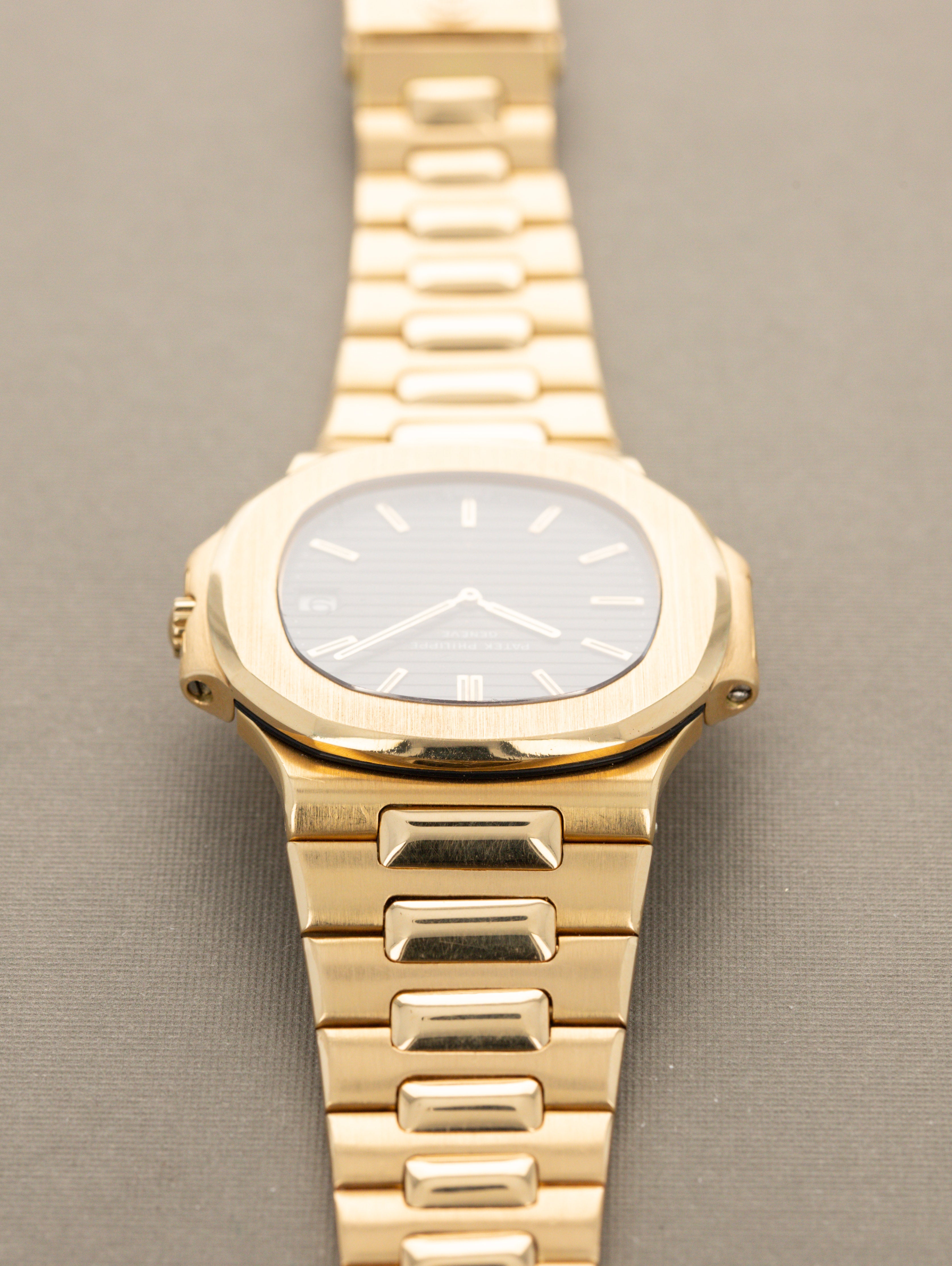 Patek Philippe Nautilus 'Jumbo' Ref. 3700/1J - w/ Box & Papers