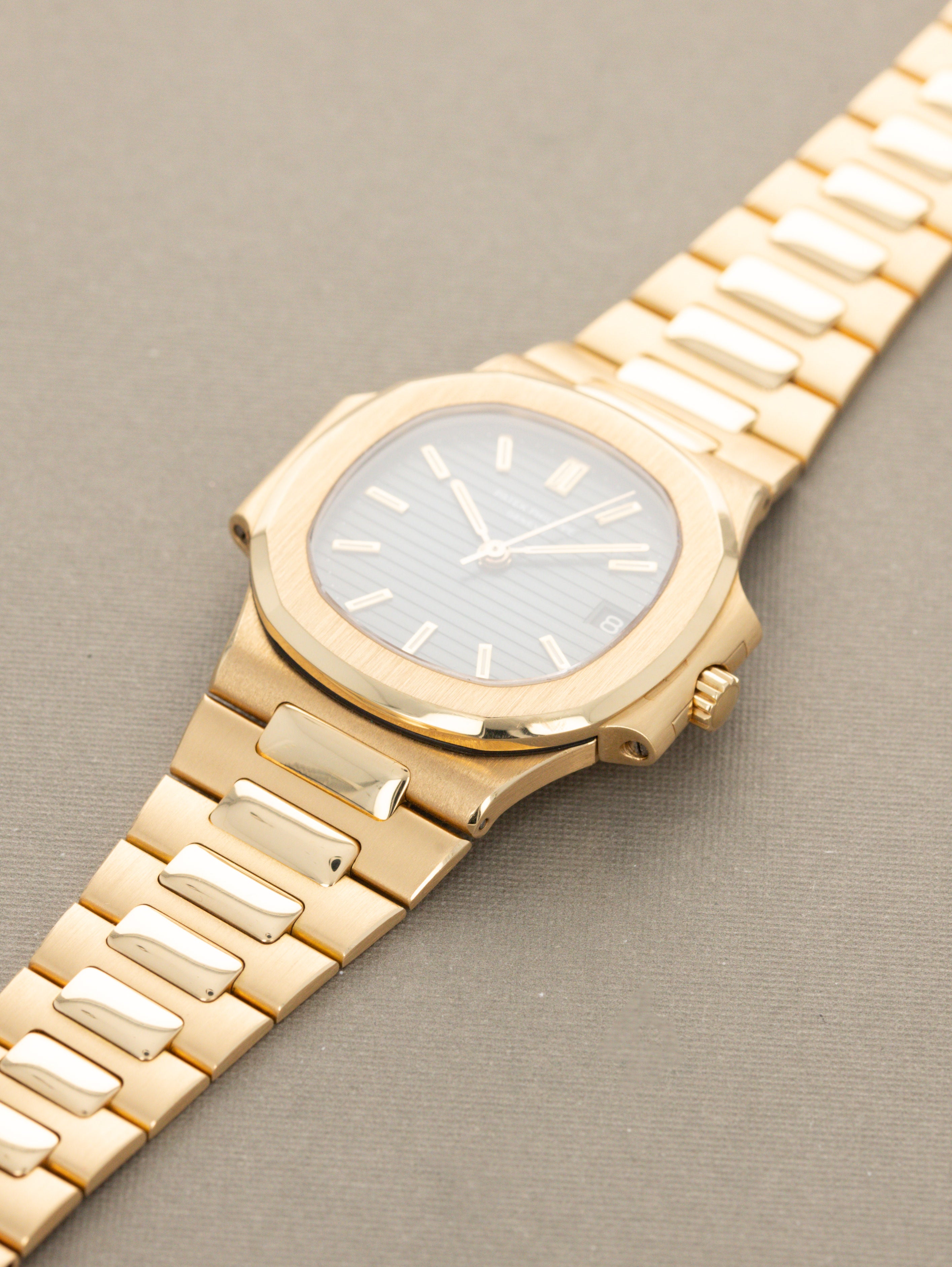 Patek Philippe Nautilus 'Midsize' Ref. 3800/1J - Blue 'Sigma' Dial