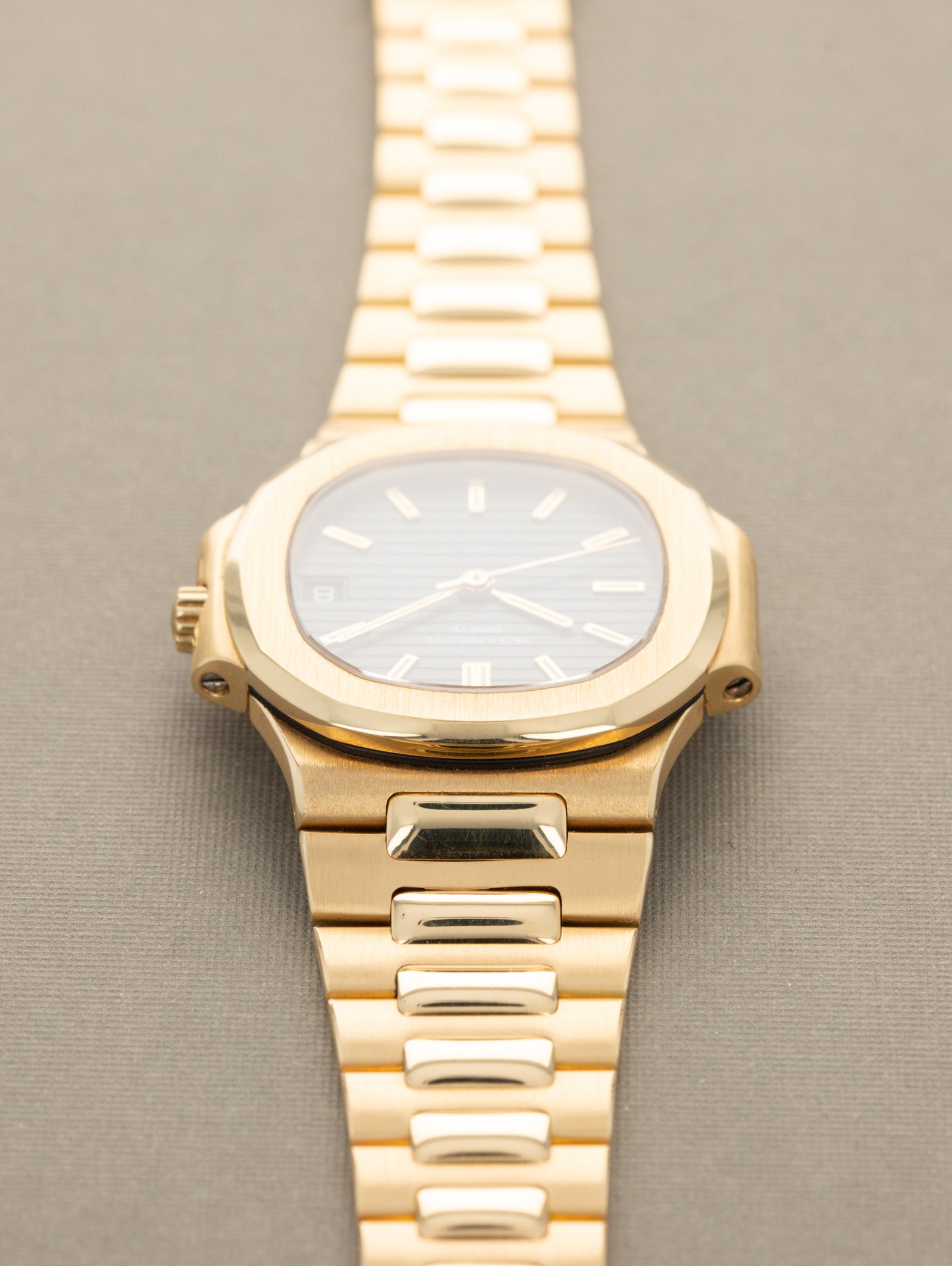 Patek Philippe Nautilus 'Midsize' Ref. 3800/1J - Blue 'Sigma' Dial