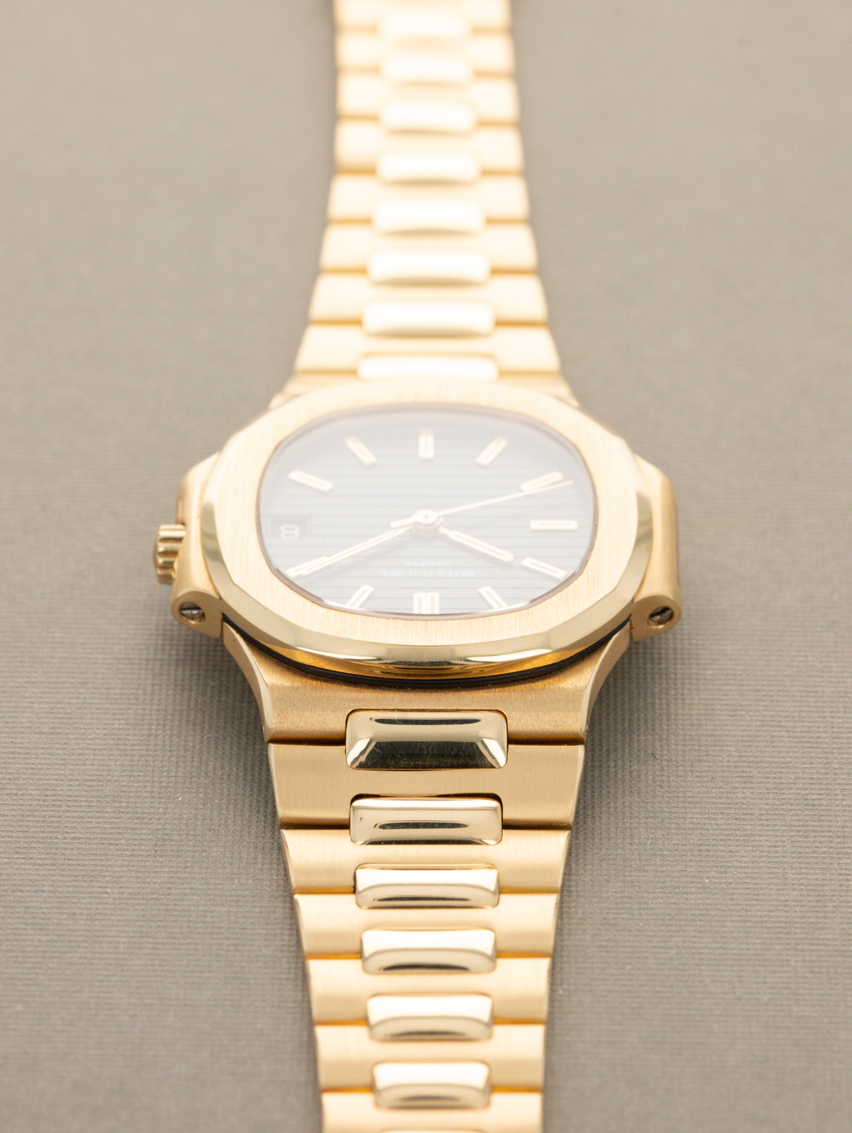 Patek Philippe Nautilus 'Midsize' Ref. 3800/1J - Blue 'Sigma' Dial